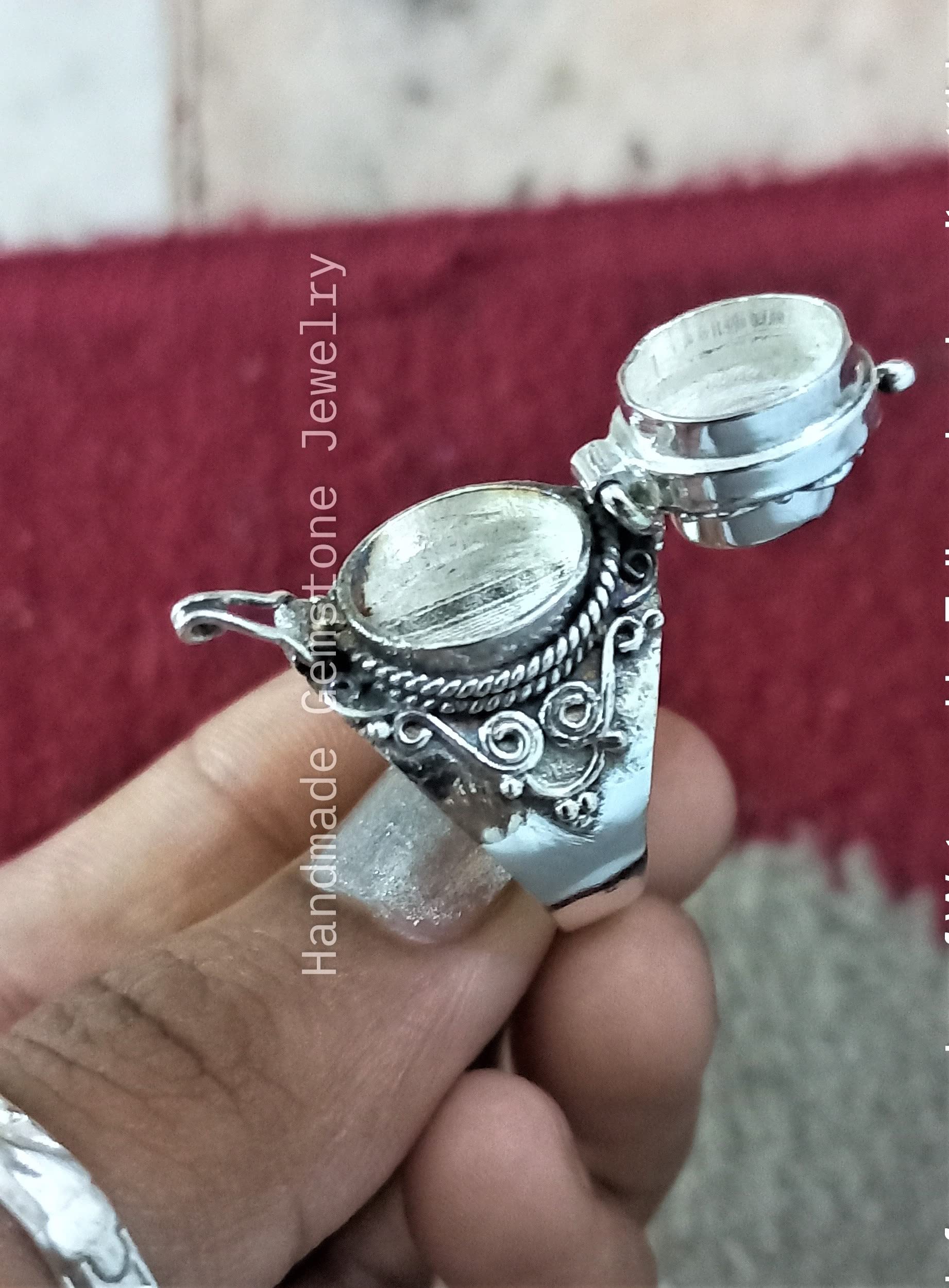 Black Onyx Ring for Men & Women - Poison Box Ring with Secret Compartment - Healing Crystal & Birthstone Jewelry - Natural Stone Locket Ring for Gifts, Healing, and Secret Messages - Perfect for Weddings, Anniversaries, and Spiritual Protection