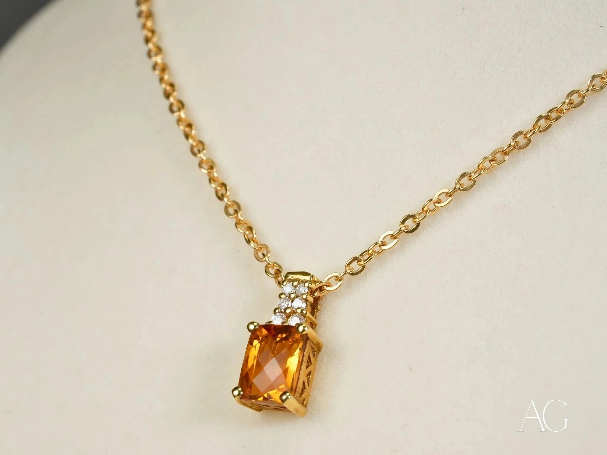 Golden Radiance Pendant Necklace - 18K Gold Plated Elegant Jewelry for Women, Perfect Gift for Anniversary, Birthday & Valentine's Day - Ideal for Date Night, Party & Special Occasions