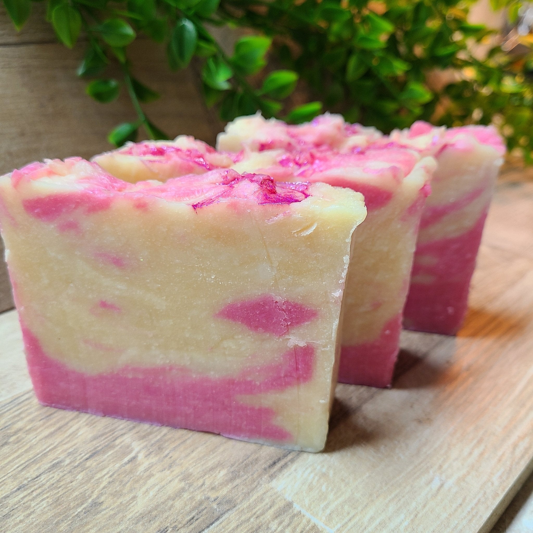 Natural Strawberry Apple Cinnamon Handmade Soap - Organic, Vegan & Moisturizing for Dry Skin - Perfect for Gifts, Bath & Relaxation