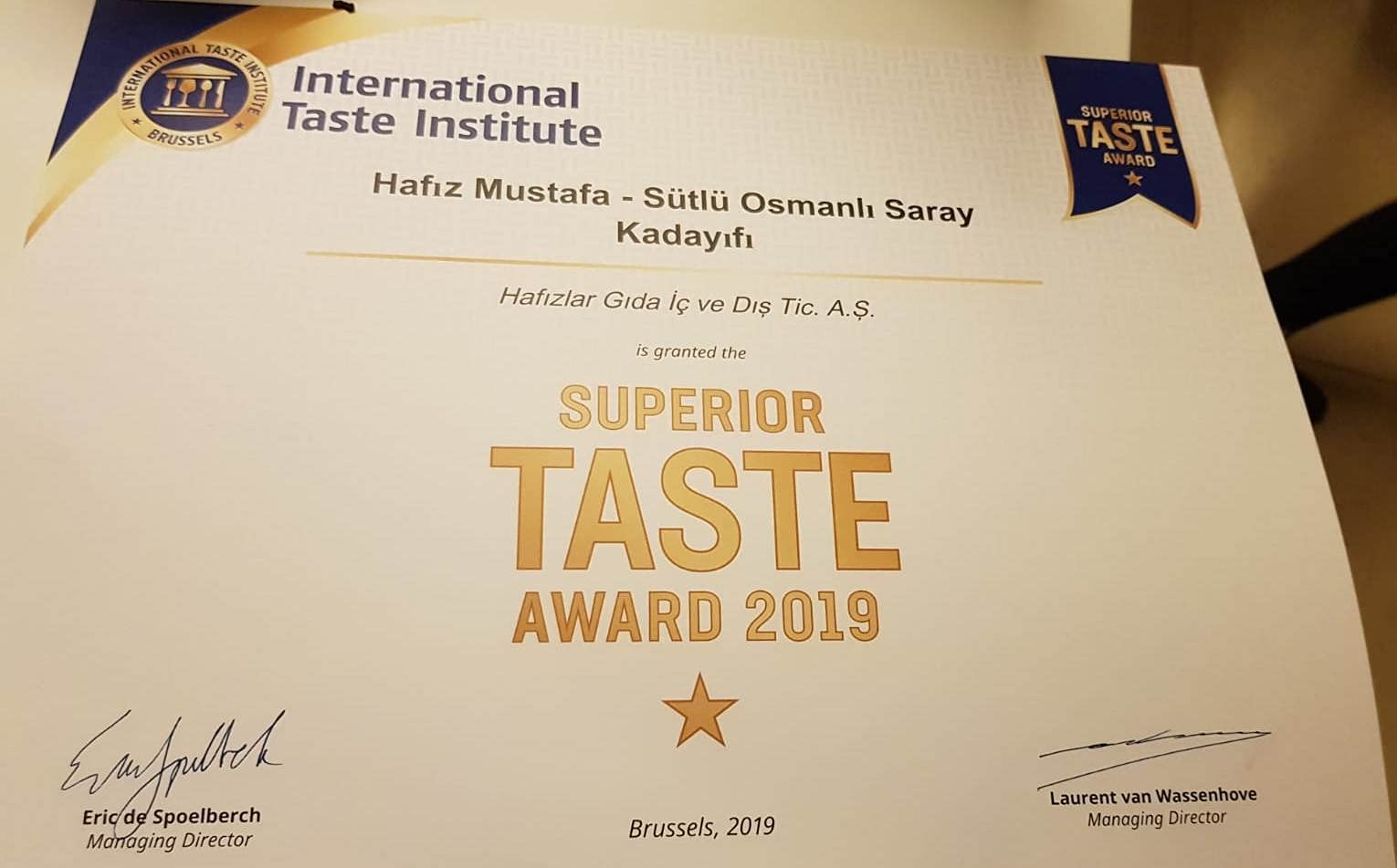 Premium Hafiz Mustafa 1864 Istanbul Baklava Pastry Gift Box - Authentic Turkish Baklava Dessert with Fresh Phyllo Dough, Pistachios, Hazelnuts & Walnuts - Perfect for Birthdays, Christmas Gifts, Dinner Parties & Holiday Treats