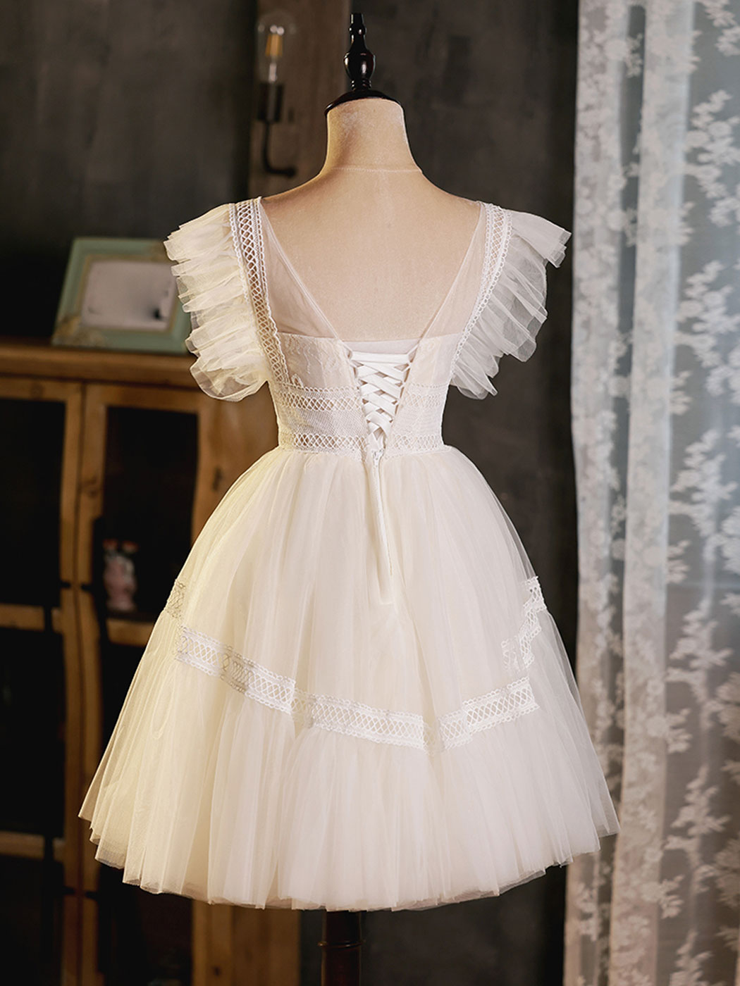 Elegant Light Champagne Round Neck Tulle Lace Short Prom Dress - Puffy Homecoming Party Gown for Teens | Perfect for School Dances, Formal Events & Special Occasions