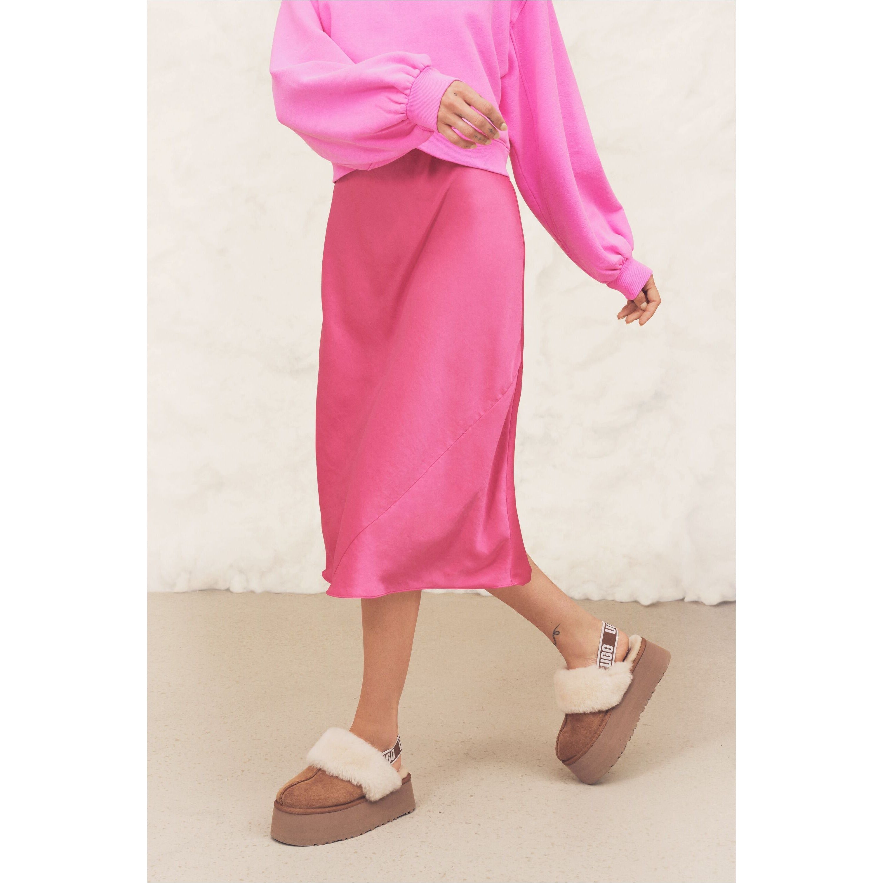 UGG Women's Funkette Slippers - Chestnut Brown Cozy Indoor/Outdoor House Shoes for Winter Comfort & Warmth | Perfect for Lounging at Home, Running Errands & Cold Weather Wear