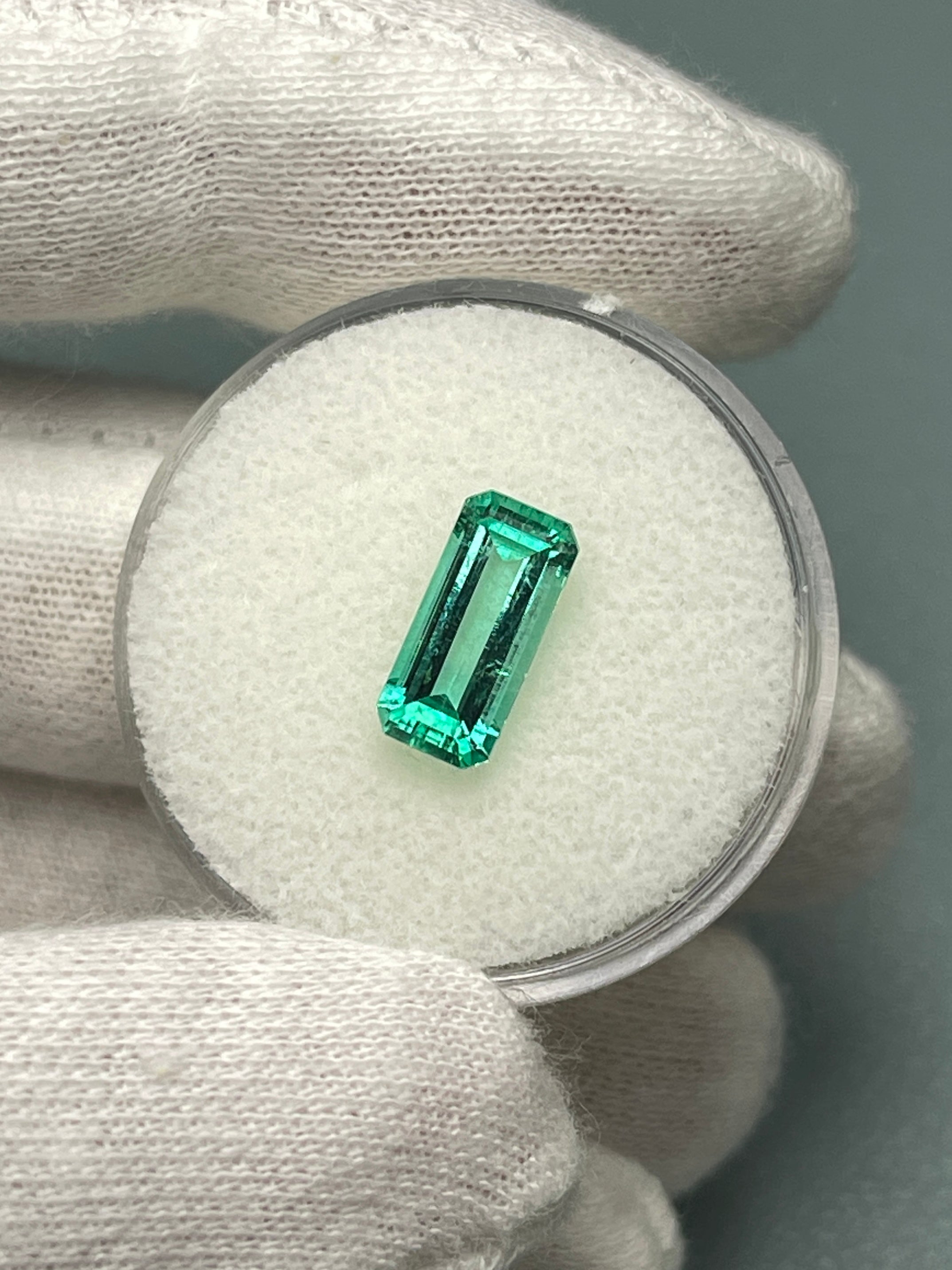 1.65 Carat 11x5mm Loose Natural Colombian Emerald Gemstone - Elongated Emerald Cut for Jewelry Making, Engagement Rings & Luxury Gifts