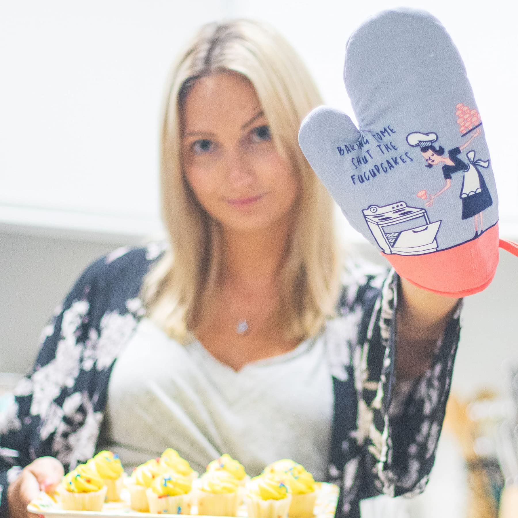 Funny 'Shut The Fucupcakes' Oven Mitt - Sarcastic Graphic Kitchen Glove for Baking, Cooking & BBQ - Blue Novelty Chef Accessory for Home Bakers & Cupcake Lovers