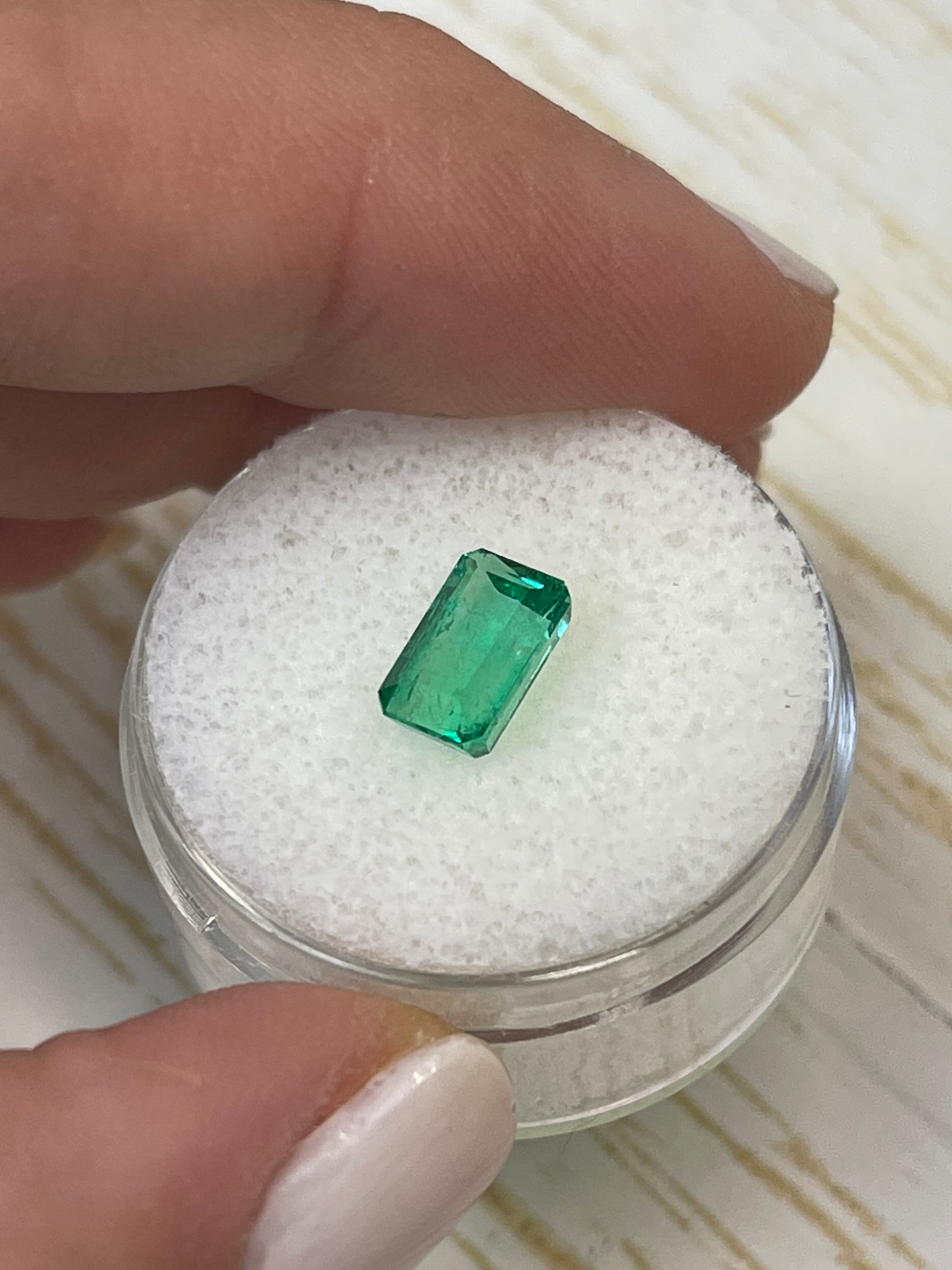 1.50 Carat 8x5mm Muzo Green Natural Loose Colombian Emerald - Emerald Cut Gemstone for Jewelry Making, Engagement Rings & Luxury Gifts