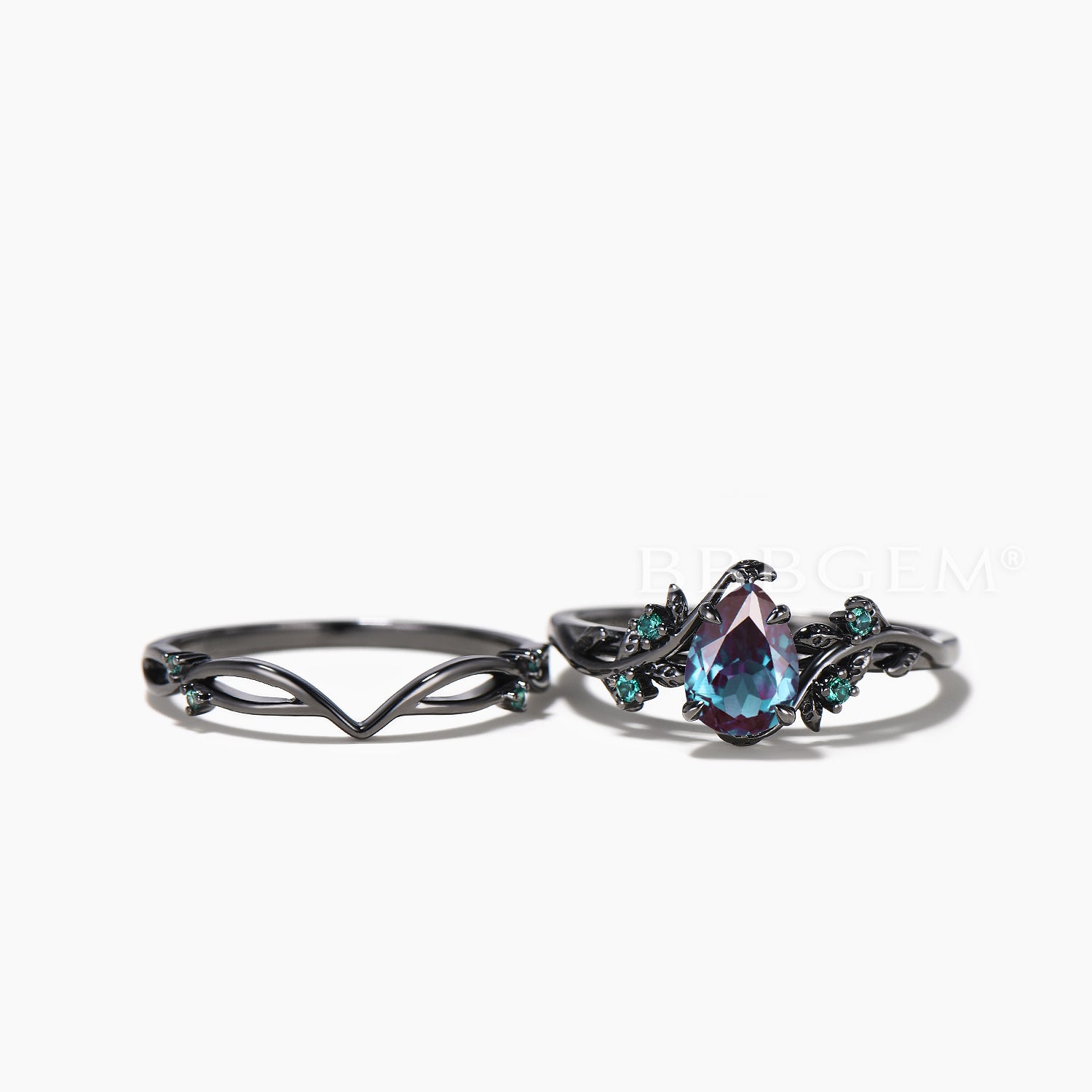 Teardrop Cut Color-Changing Alexandrite Leaf Ring with Emerald Accents in Black Gold Bridal Set – Perfect for Engagement, Wedding & Anniversary Gifts