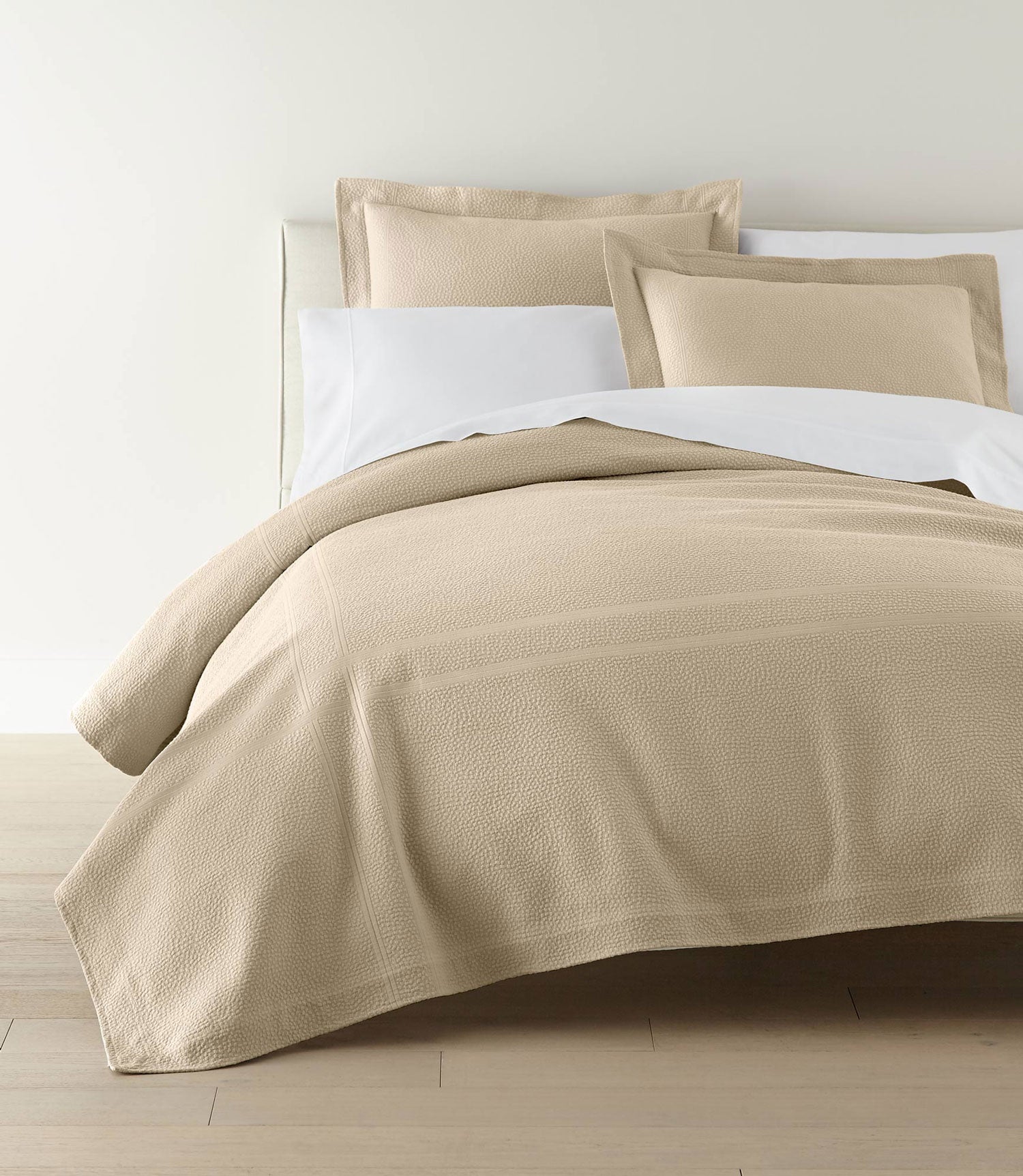 Luxury Montauk Matelassé Coverlet - Queen Size Quilted Bedspread for All Seasons | Soft & Breathable Cotton Blend | Perfect for Master Bedroom, Guest Room & Hotel Decor