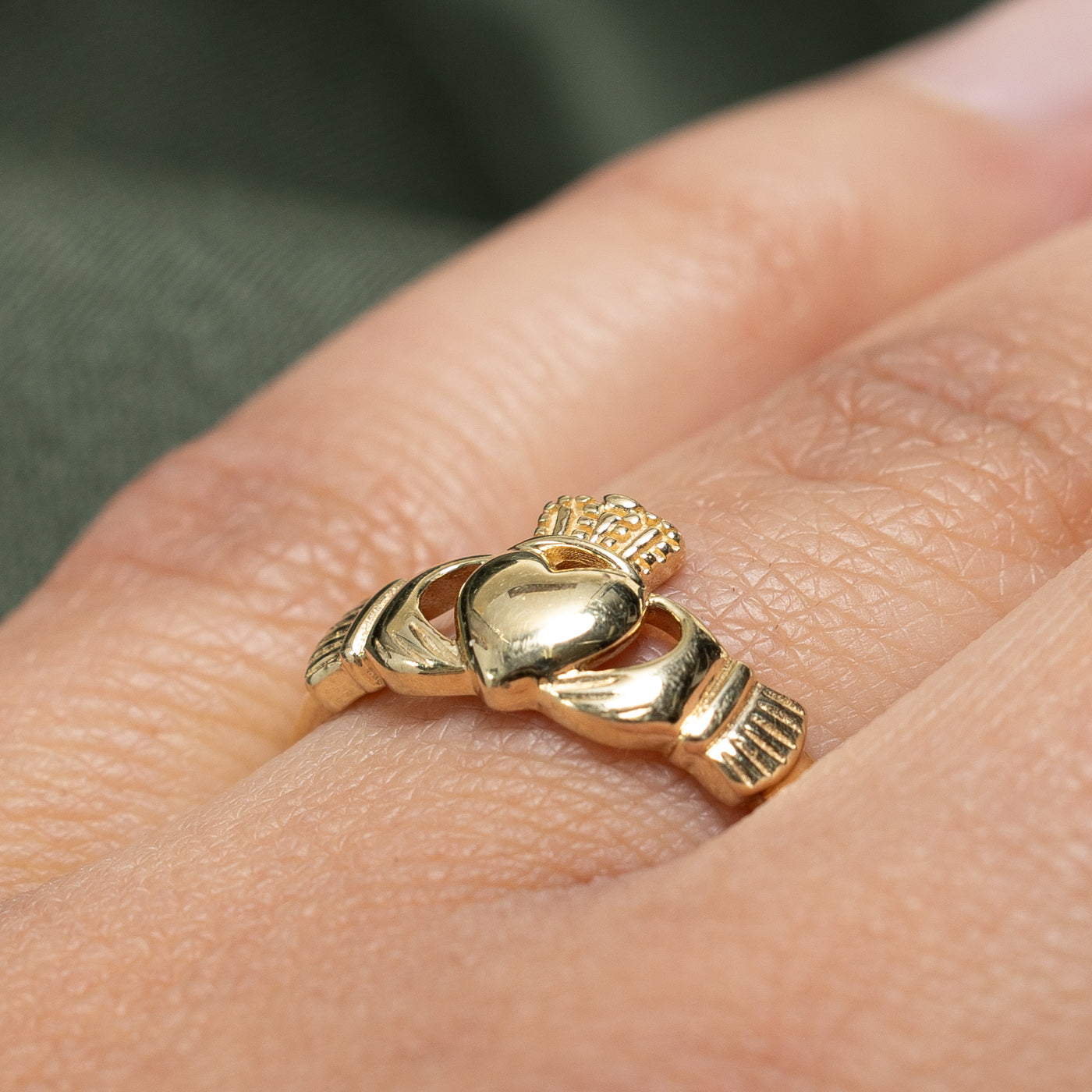 10K Yellow Gold Claddagh Ring for Women - Size 8.25 - Irish Love Friendship Loyalty Wedding Band - Perfect for Engagement, Promise Rings & Anniversary Gifts