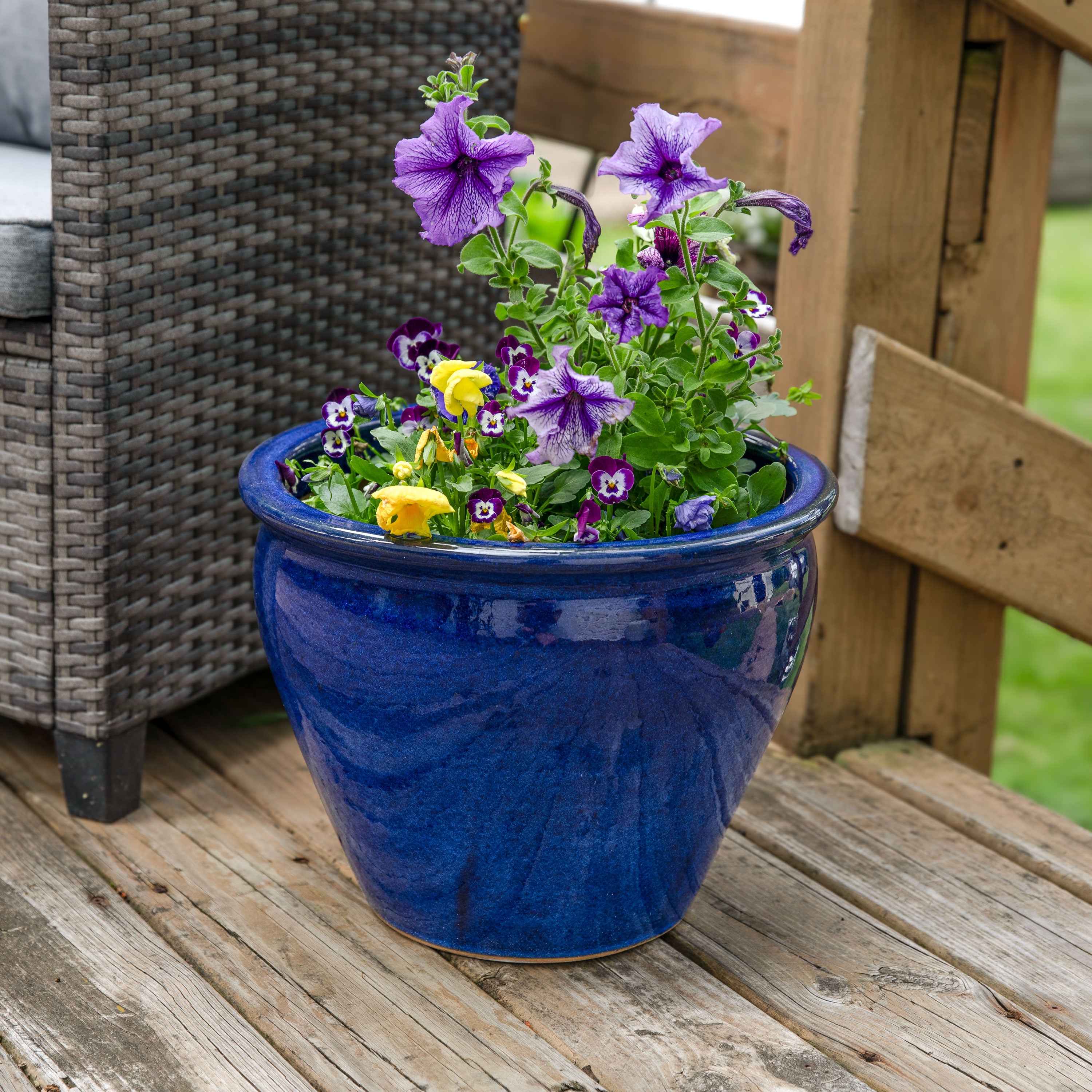 Sunnydaze Studio Round Glazed Ceramic Planter with Drainage Hole - Indoor Outdoor Flower Pot for Plants, Succulents, Herbs - Perfect for Patio, Garden, Balcony Decor