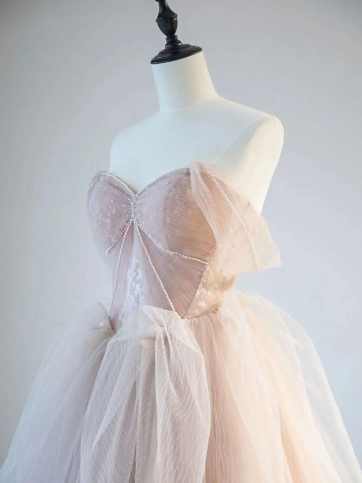 Elegant Off-Shoulder A-Line Tulle Lace Prom Dress in Champagne Pink - Long Formal Gown for Homecoming, Wedding, and Special Occasions