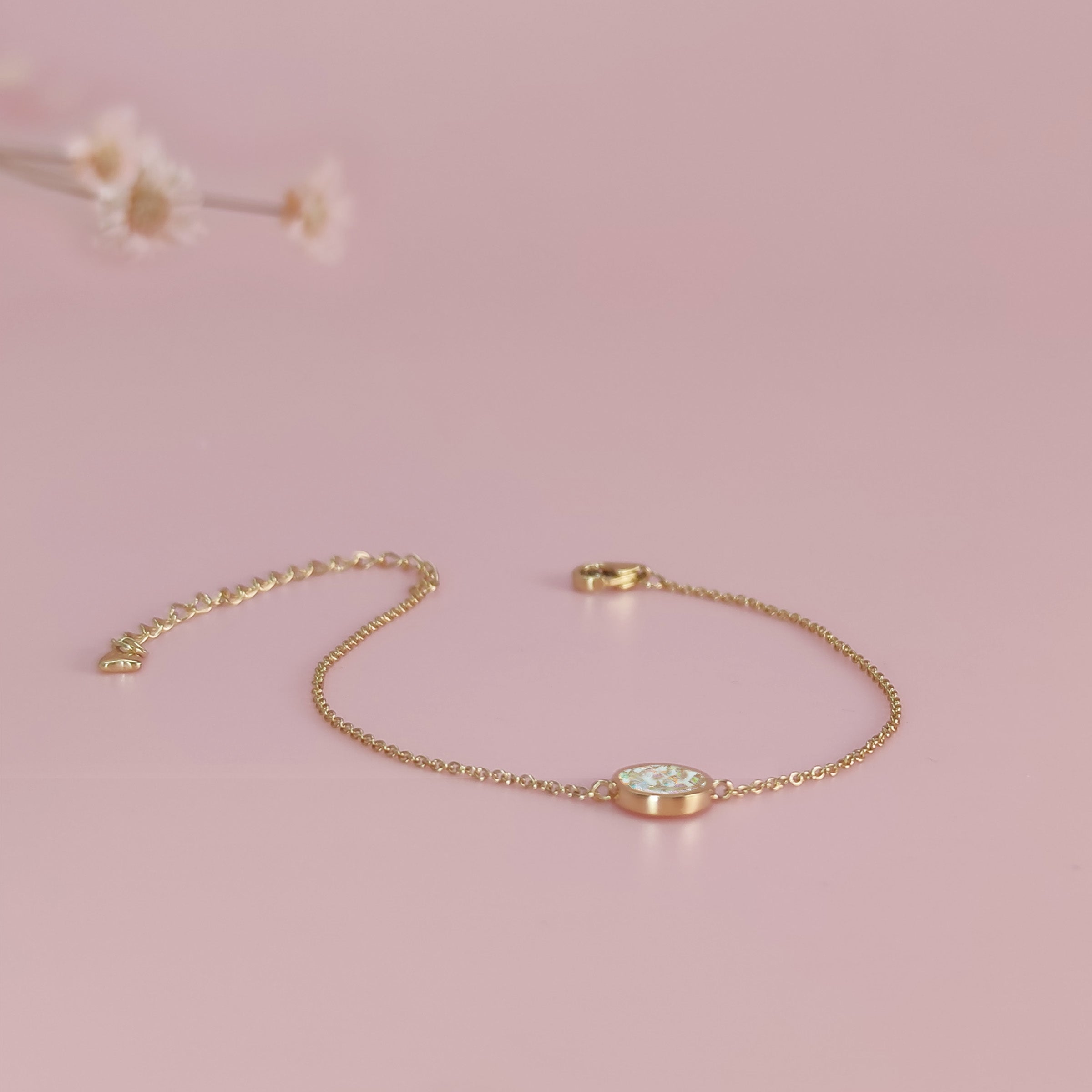 Circle Grace: Solid Gold Cremation Jewelry Bracelet for Ashes - Memorial Keepsake for Loved Ones | Perfect for Remembrance & Special Occasions