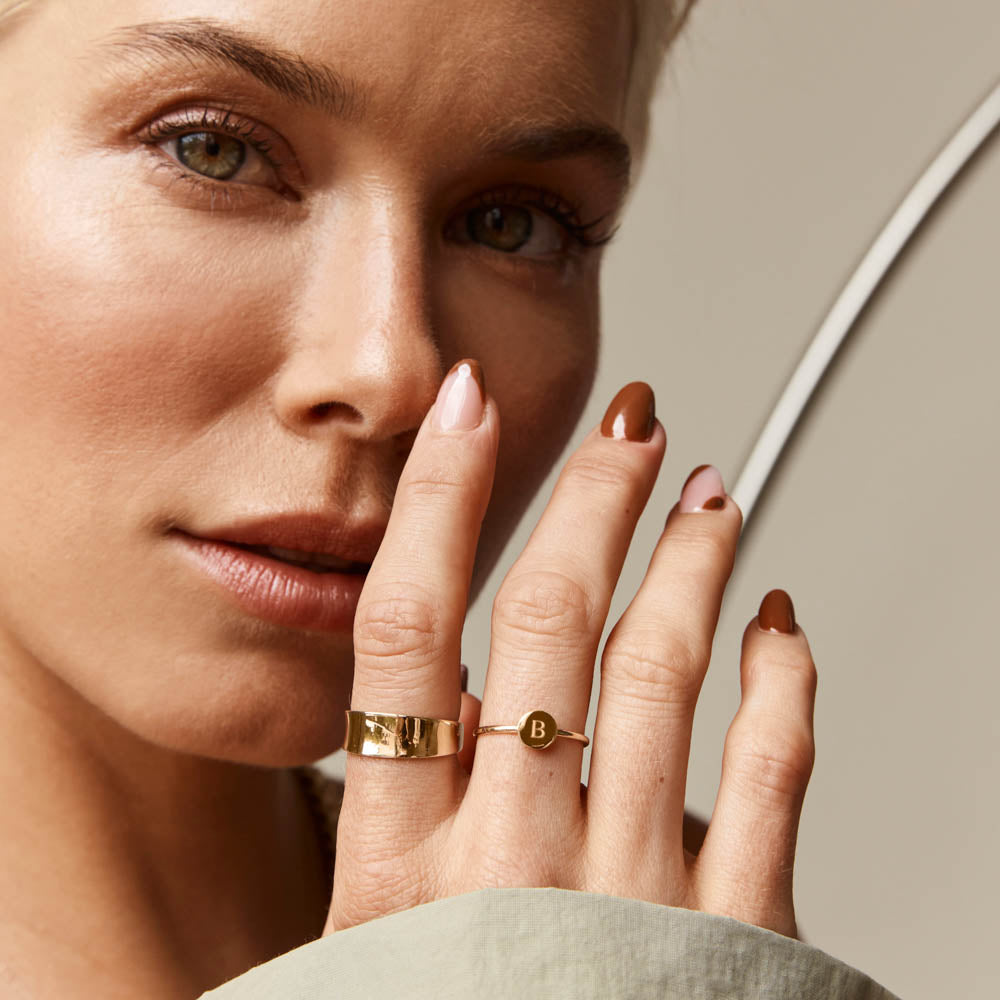 10k Gold Mini Engravable Disc Ring - Personalized Jewelry Gift for Women, Engraved Nameplate Ring for Anniversary, Wedding, Birthday - Perfect for Everyday Wear & Special Occasions