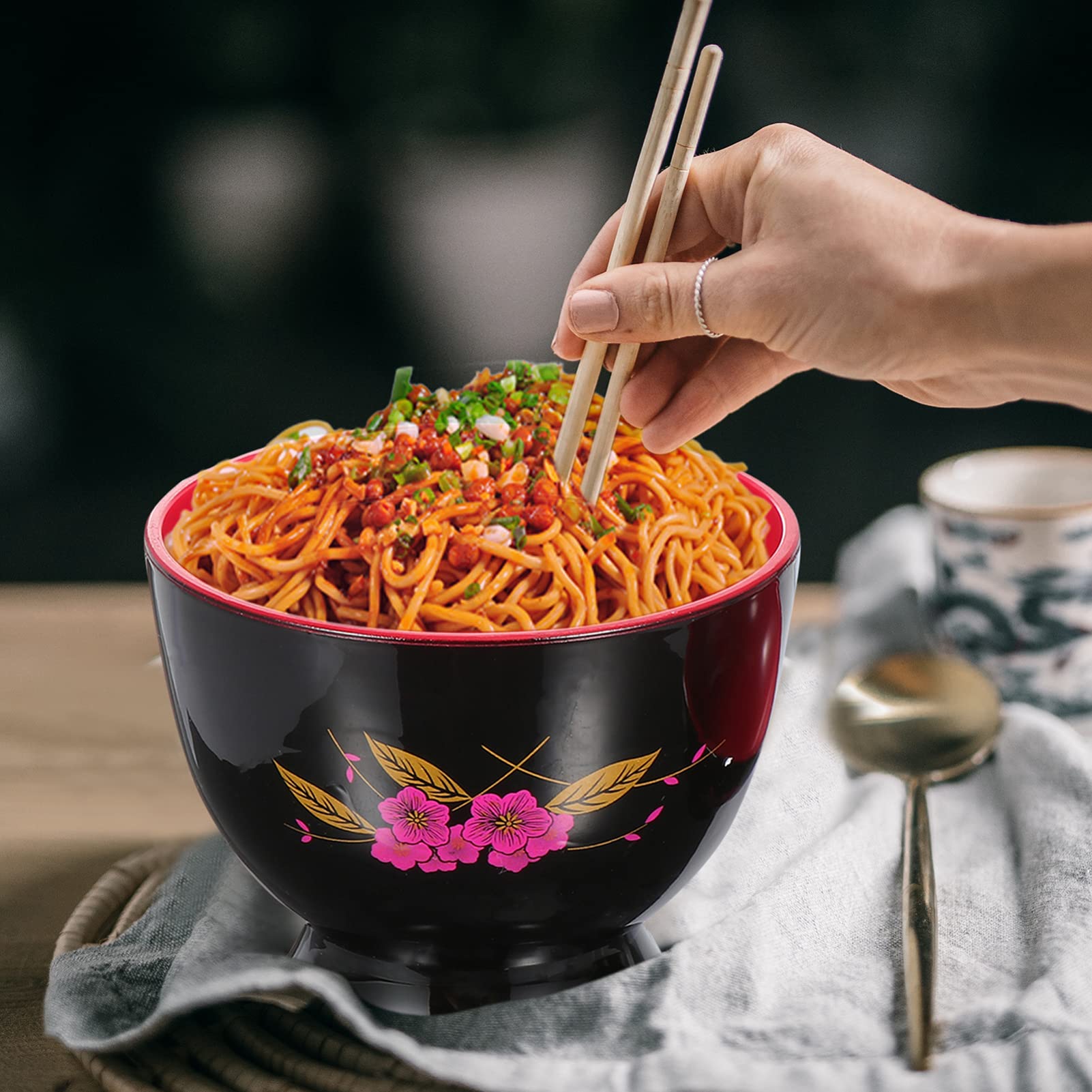 Hemoton Japanese Miso Soup Bowl with Lid - Traditional Ramen & Rice Bowl, Lacquer Finish, Black Style - Perfect for Home Kitchen & Dining Serving