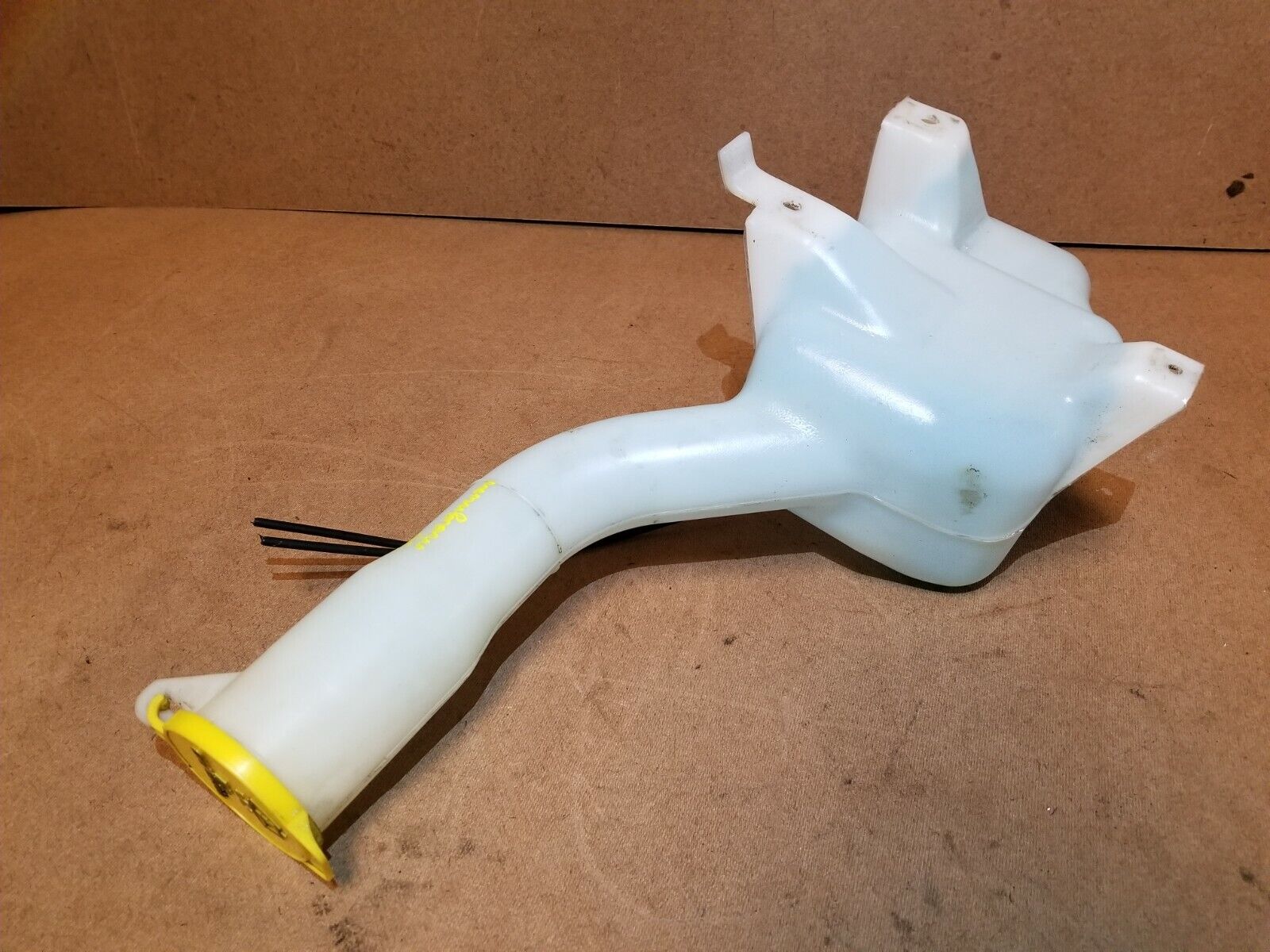 05-07 Dodge Magnum Windshield Washer Fluid Reservoir Tank 04805737AA OEM Replacement Part - Perfect for Car Maintenance & Road Trips