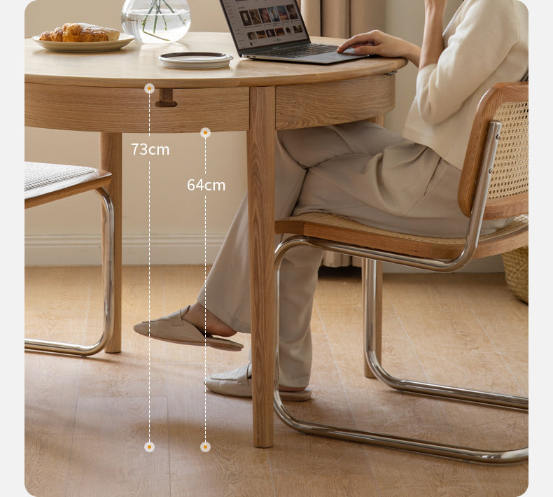 Solid Oak & Ash Wood Extendable Round Dining Table - Expandable for 4 to 8 People - Perfect for Small Spaces, Family Dinners & Entertaining Guests