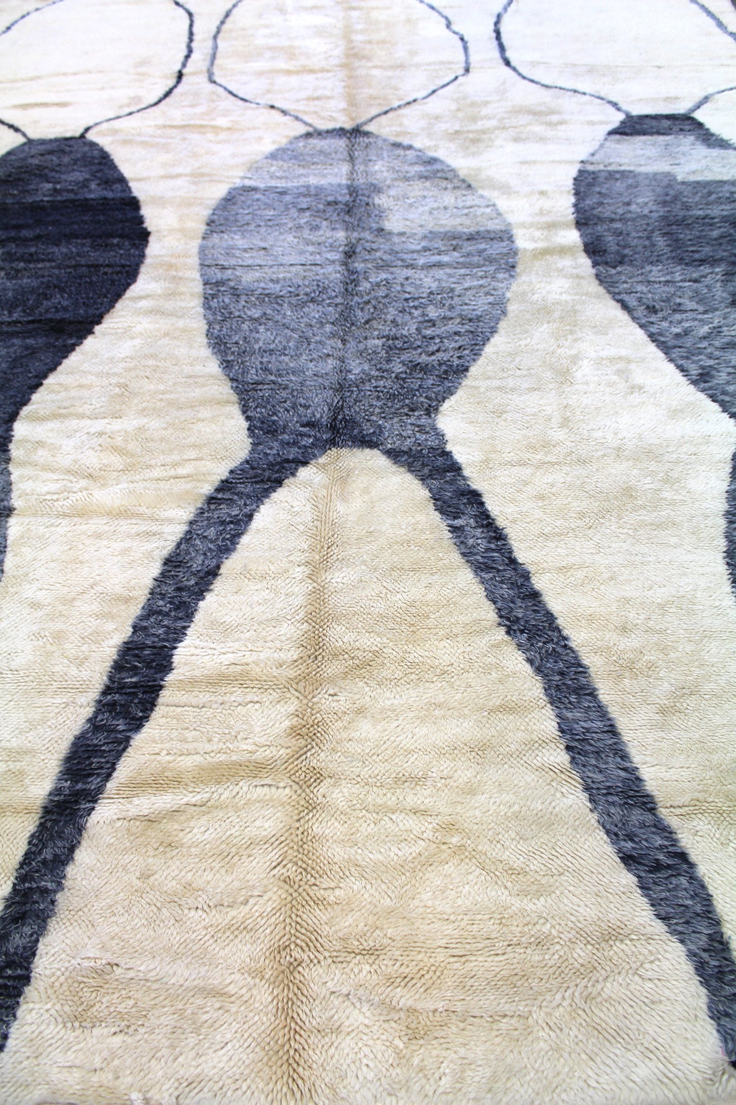 Handwoven Beni Ouraine Tribal Rug - Authentic Moroccan Berber Carpet J62365 for Boho Chic Living Room, Bedroom & Home Decor