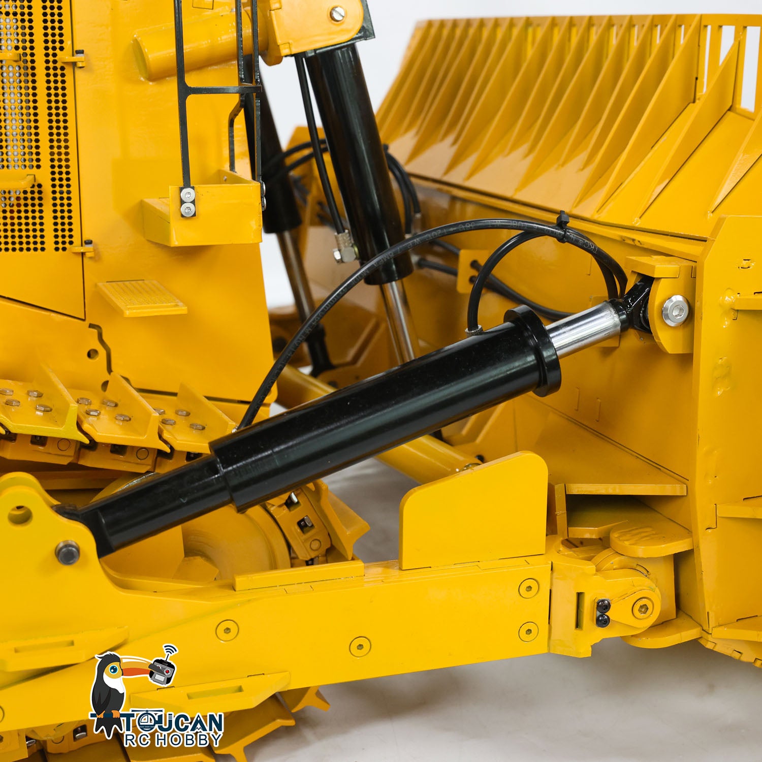 1/10 Scale D11T RC Bulldozer - 3 Plow Hydraulic Radio Control Construction Vehicle, Heavy Duty Simulation Crawler Tractor DIY PNP Model - Perfect for Construction Enthusiasts & RC Hobbyists (Outdoor Play, Collection, Gift Idea)