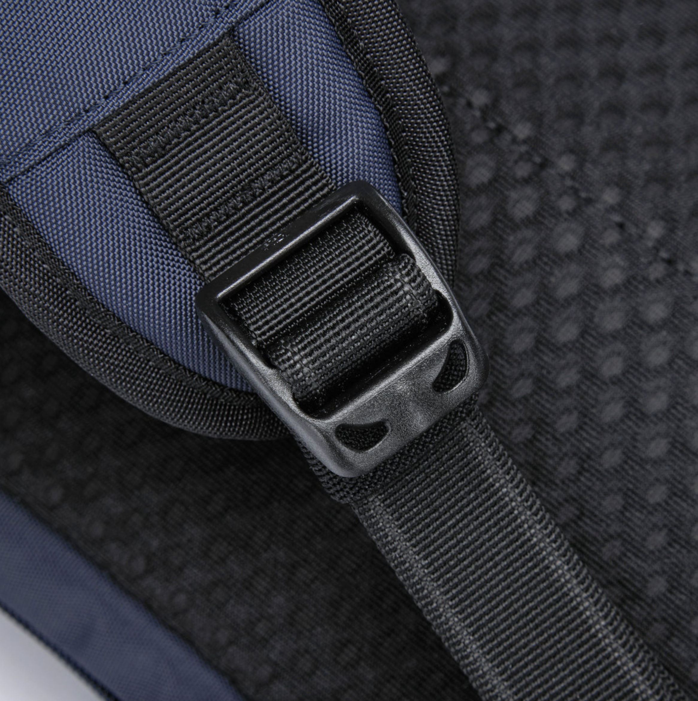 Pacsafe® V Tech Anti-Theft Sling Pack - Secure Crossbody Bag for Travel, Commuting & Daily Use - RFID Protection & Cut-Resistant Straps