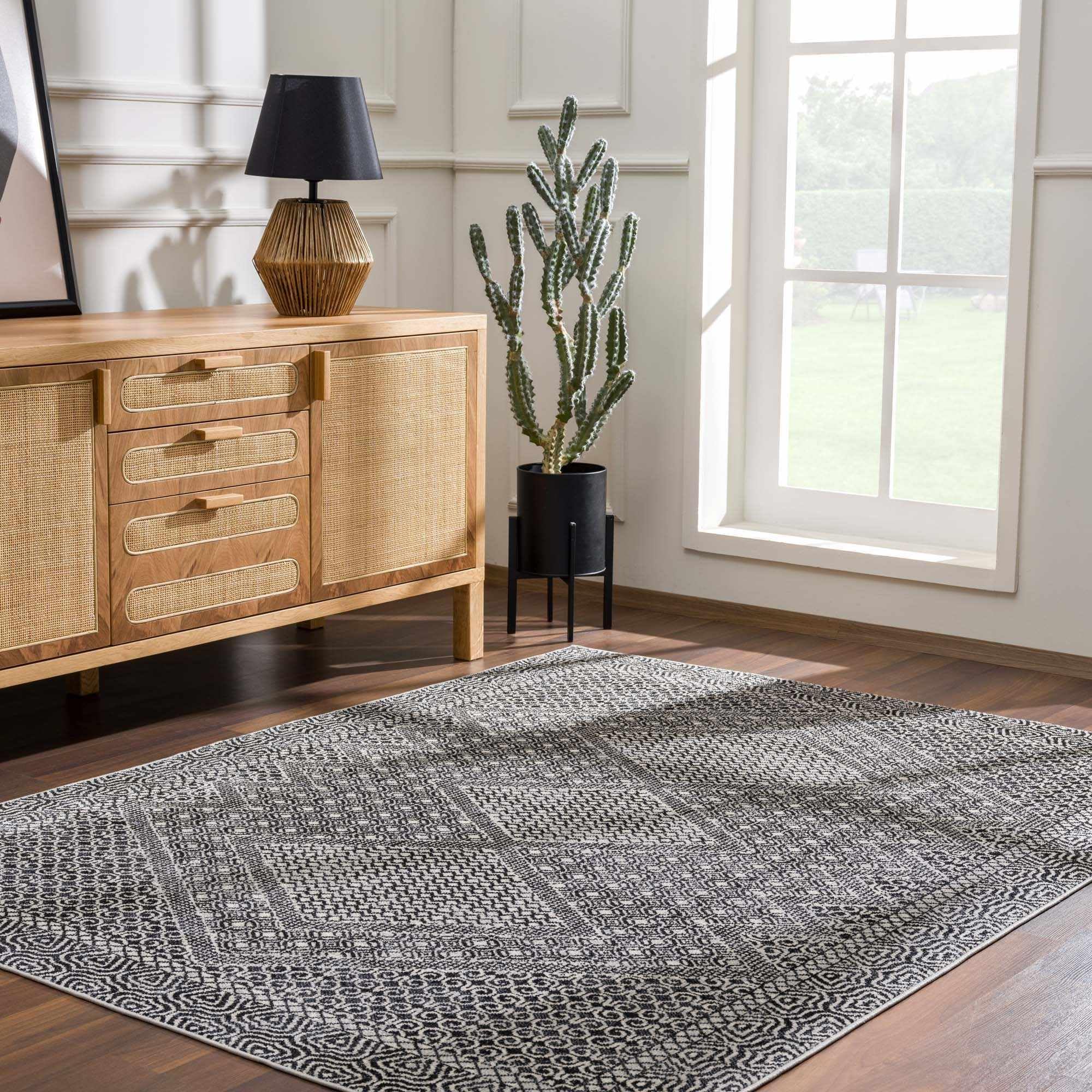 Hauteloom Coledale Washable Area Rug for Living Room & Bedroom - Machine Washable Round Rug in Black & Gray - 6'7