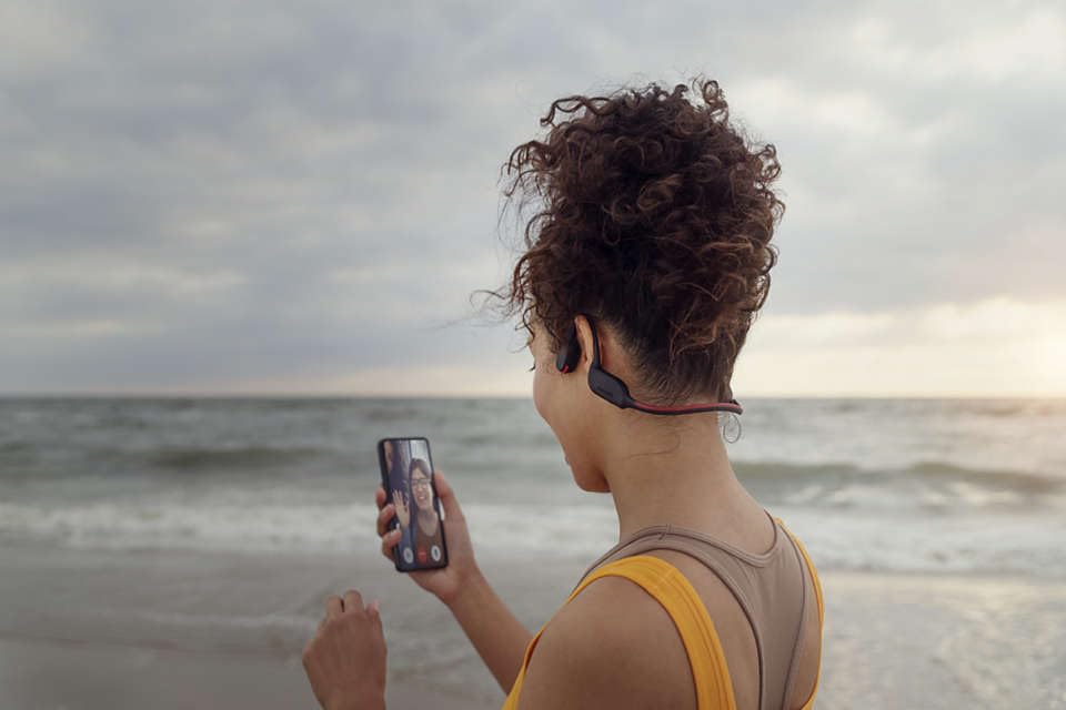 PHILIPS A7607 Wireless Bone Conduction Headphones - Bluetooth Open-Ear Headset with AI Noise Cancelling Mic, 9H Battery & Fast Charge, IP66 Waterproof, LED Safety Lights & App Control (Black) - Perfect for Running, Cycling & Outdoor Sports