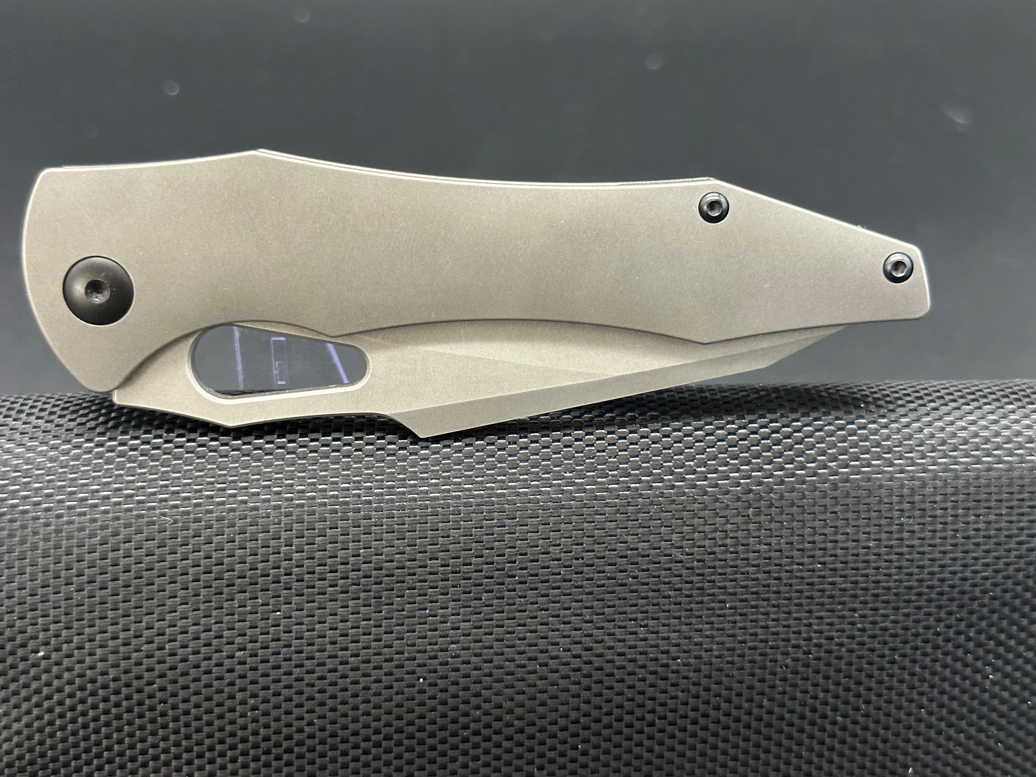 Artisan Cutlery Gavco Great White Knife - Premium Stainless Steel Folding Pocket Knife for Outdoor, Camping, Hiking & Everyday Carry (EDC)