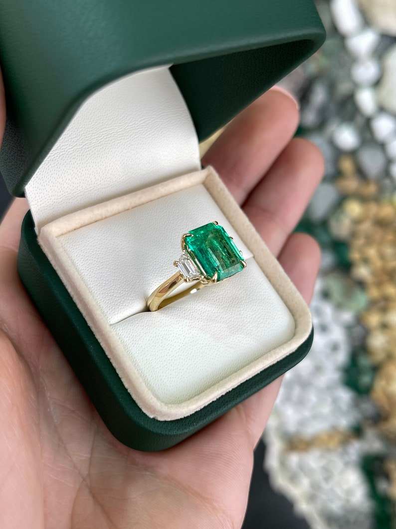 4.80tcw 18K Gold AAA Quality Colombian Emerald & Diamond Engagement Ring for Women - Vintage Heirloom Jewelry with 3 Stone & Trapezoid Design, Perfect for Proposals, Anniversaries & Special Occasions