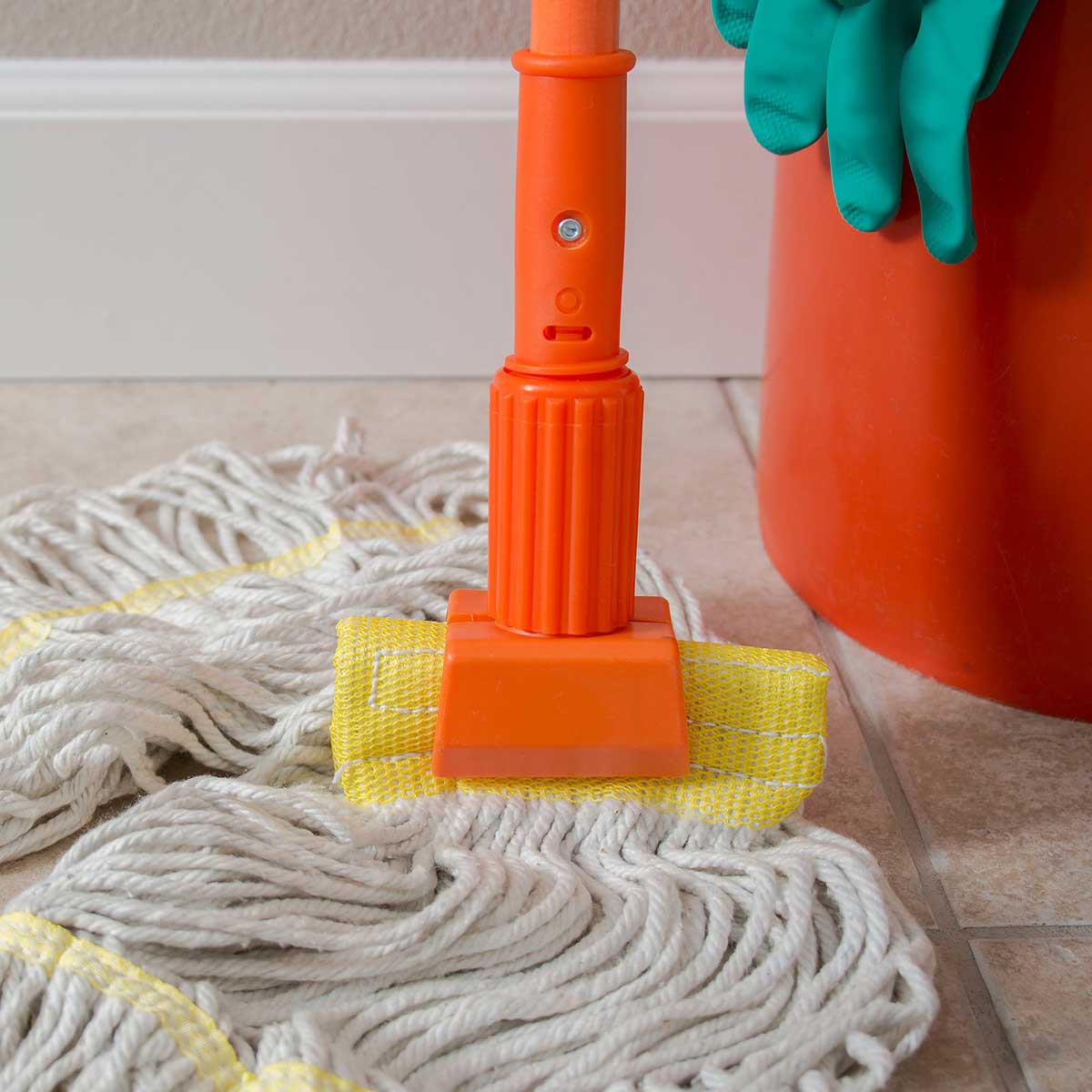 Carlisle 36947524 Heavy-Duty Jaw Style Mop Handle - 60 Inch Orange Cleaning Tool for Commercial & Home Use - Perfect for Floor Mopping, Janitorial Services & Household Cleaning