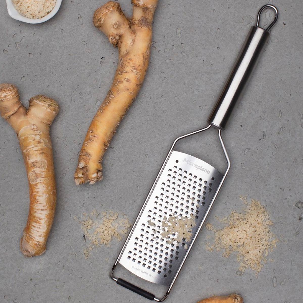 Microplane Professional Coarse Grater - Stainless Steel Kitchen Zester for Cheese, Chocolate & Citrus Fruits | Perfect for Baking, Cooking & Garnishing Dishes