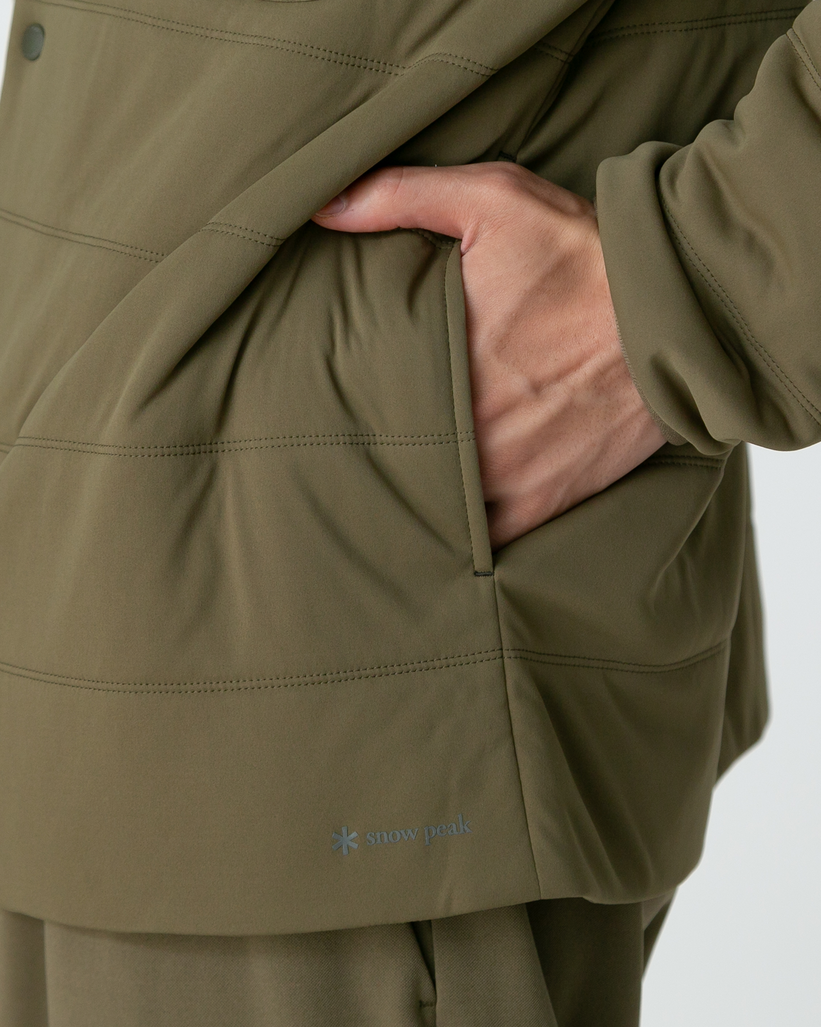 Stylish Flexible Insulated Cardigan for Women - Lightweight Warm Winter Jacket - Perfect for Outdoor Activities, Travel & Casual Wear
