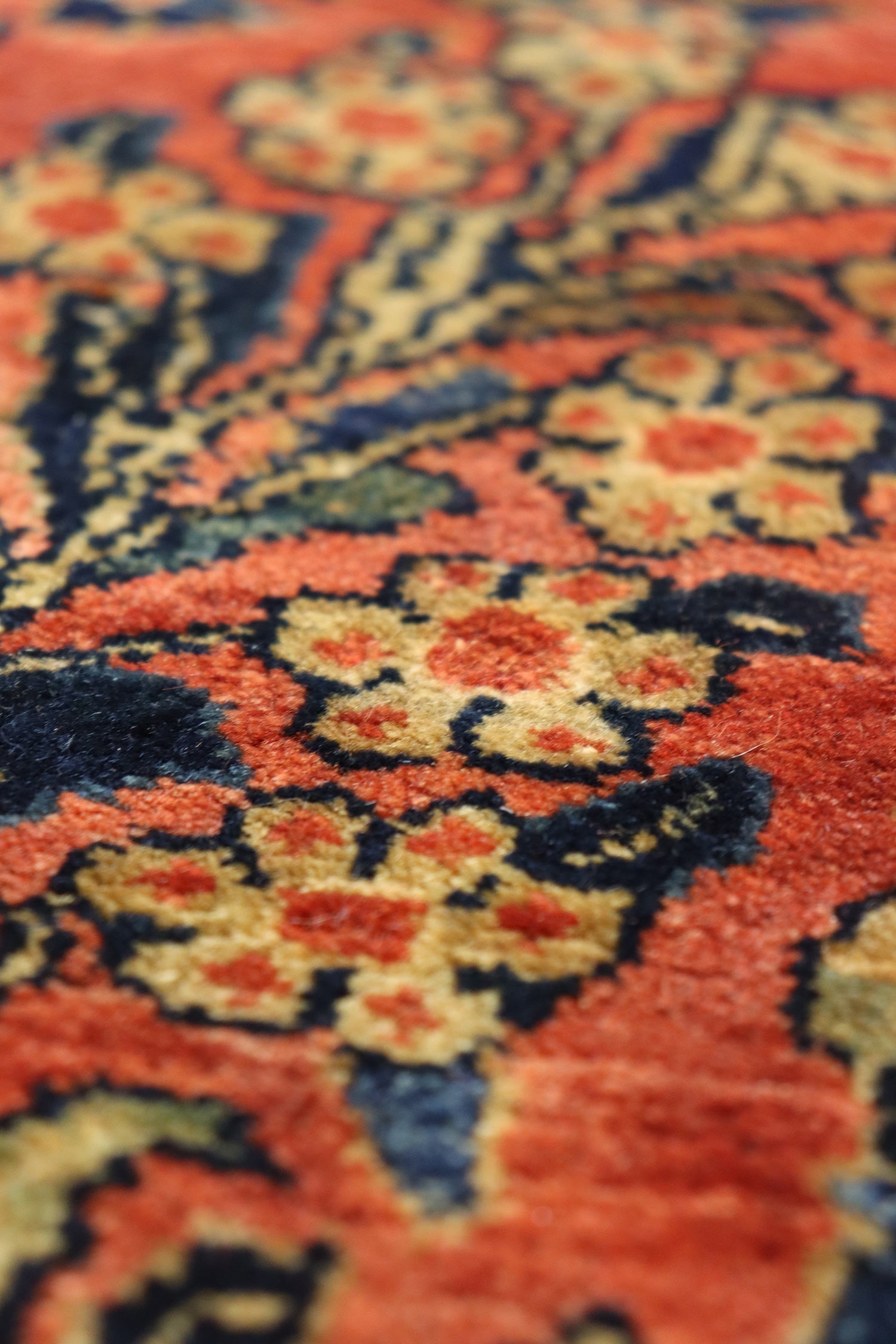 Antique Sarouk Handwoven Traditional Persian Rug - J67806 - Perfect for Living Room, Bedroom & Home Decor