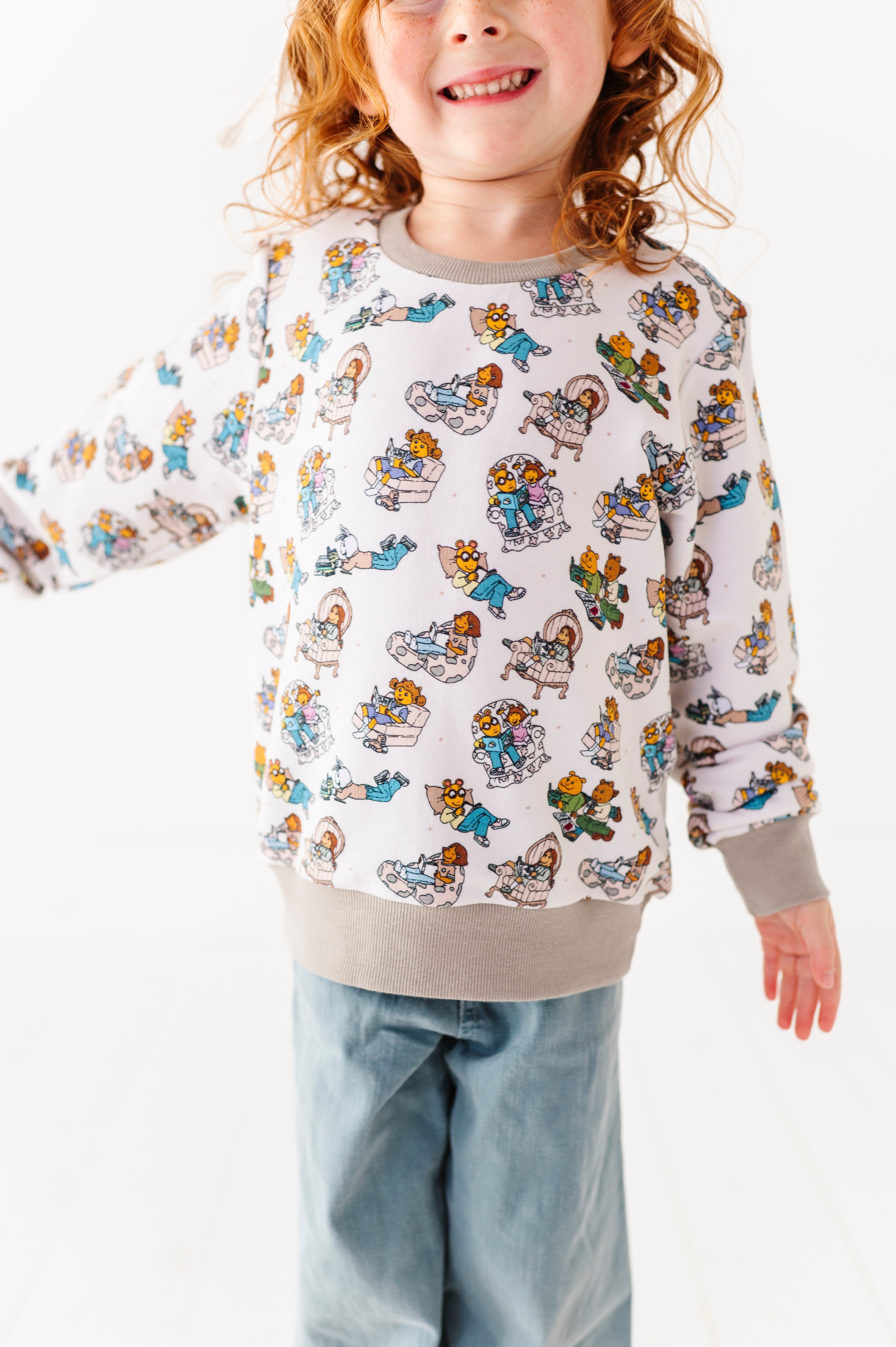 Arthur™ Little Readers Kids' Crewneck Sweatshirt - Soft Cotton Pullover for Boys & Girls - Cute Bookworm Design - Perfect for School, Reading Time & Family Outings