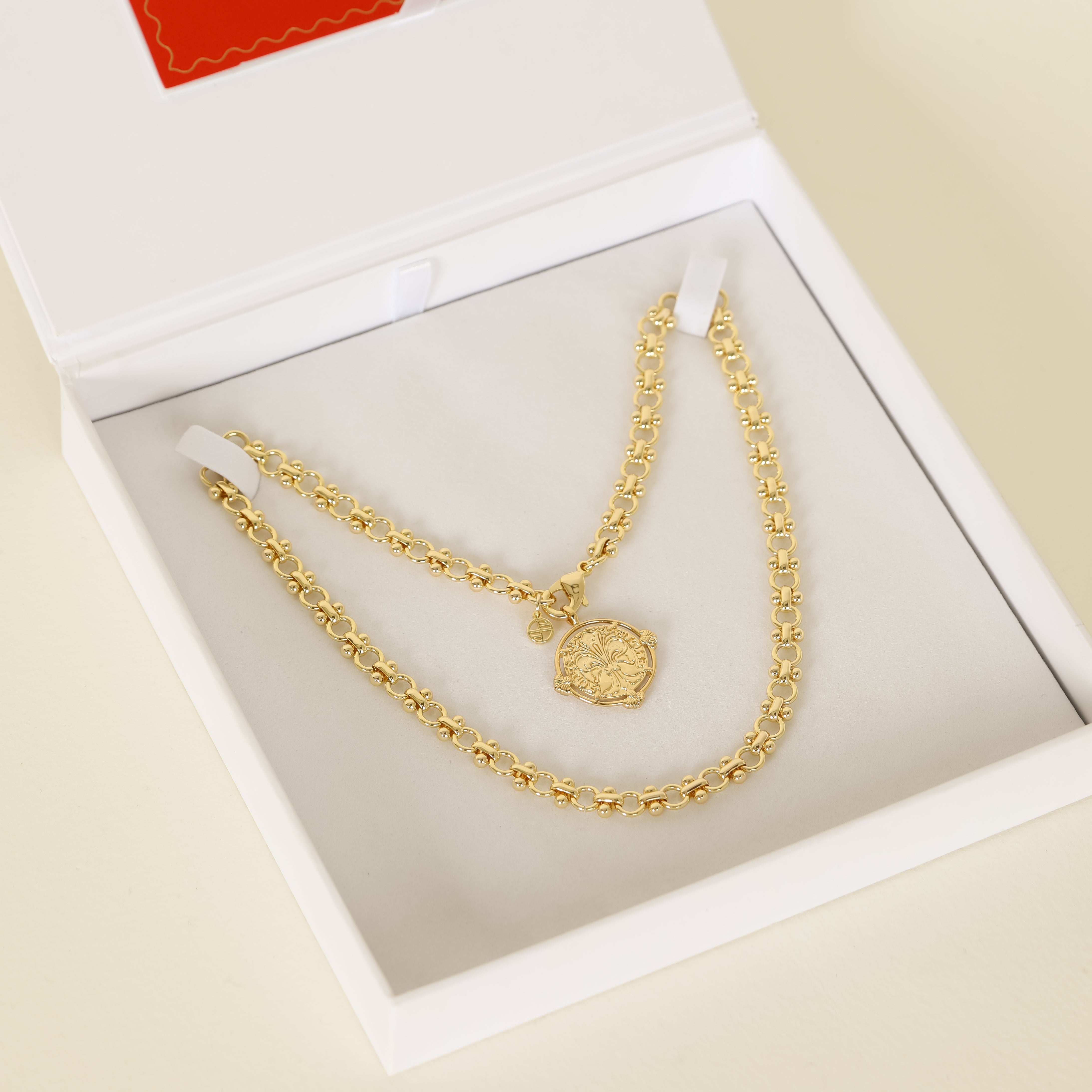 Elegant Versailles Pendant Eiffel Necklace - Parisian Inspired Jewelry for Women | Perfect for Date Night, Anniversary Gifts & Special Occasions