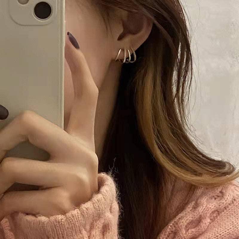 Luxury Zircon Needle Claw Ear Cuff Hoop Earrings for Women - Minimalist Dainty Wrap Stud Earrings, Trendy Tiny Piercing Jewelry for Parties, Dating & Special Occasions
