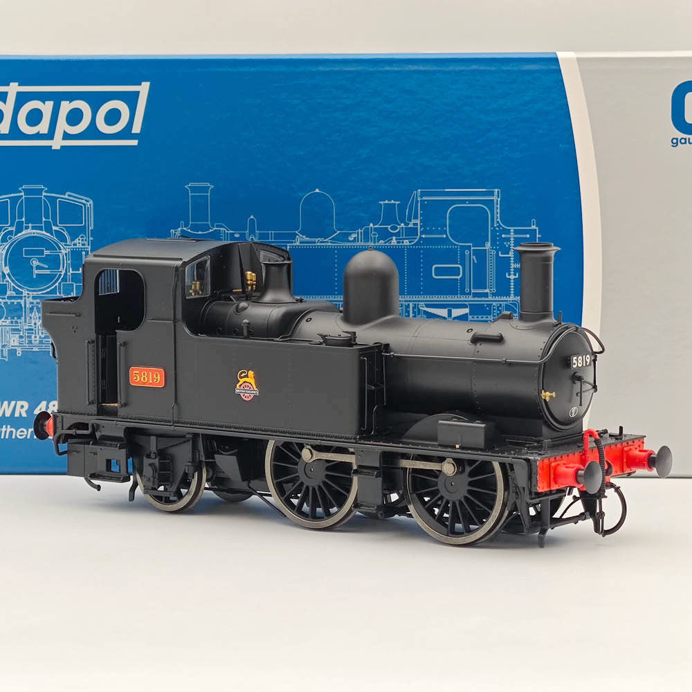 Dapol 7S 006 052 O Gauge 58xx Class BR Early Crest Black 5819 21DCC Locomotive - Model Train for Collectors & Railway Enthusiasts - Perfect for Display & Layout Scenes