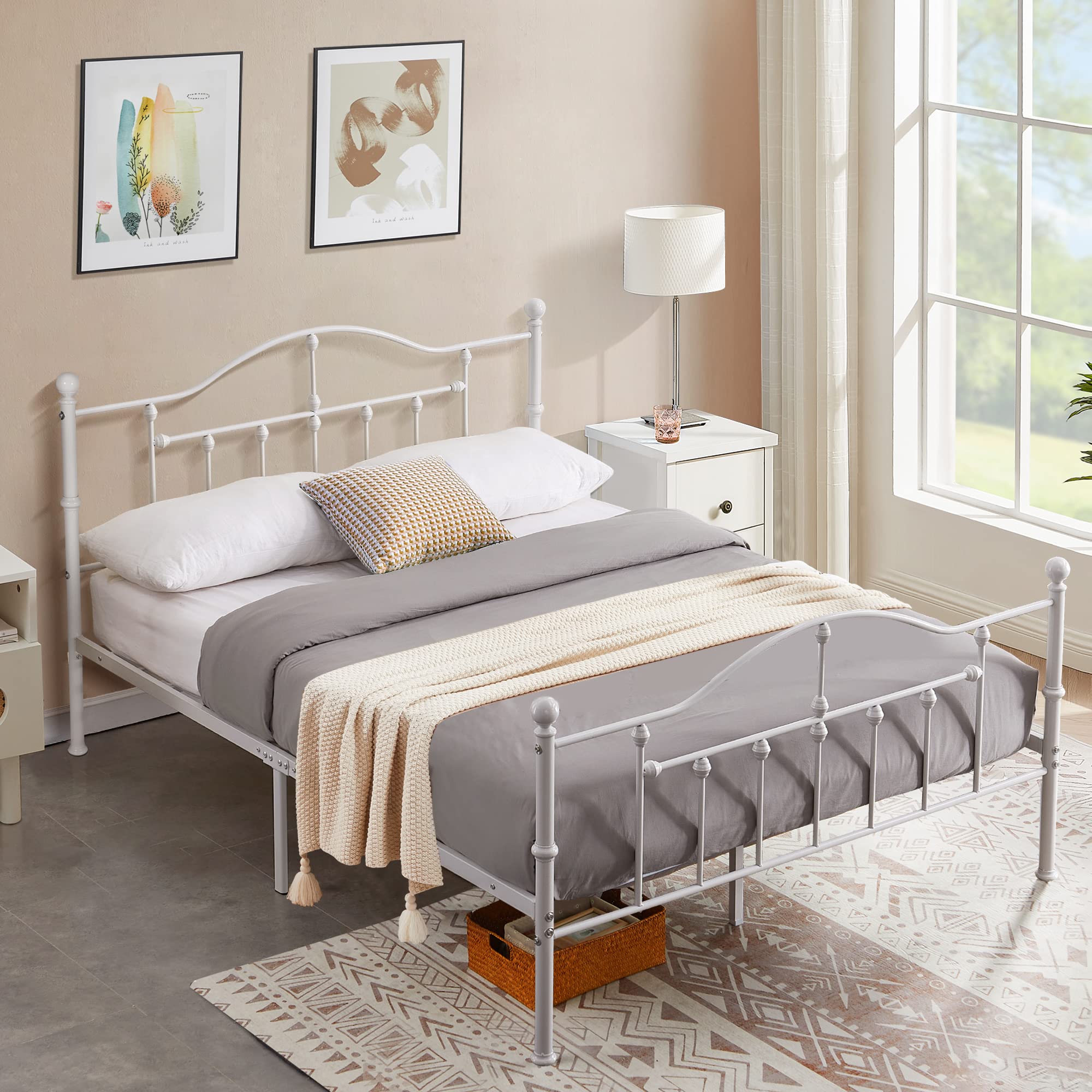 VECELO Full Size Bed Frame with Headboard - Victorian Style Metal Platform Bed Foundation, Box Spring Replacement, Heavy Duty Steel Slat Support - White - Perfect for Guest Rooms, Dormitories & Modern Bedrooms