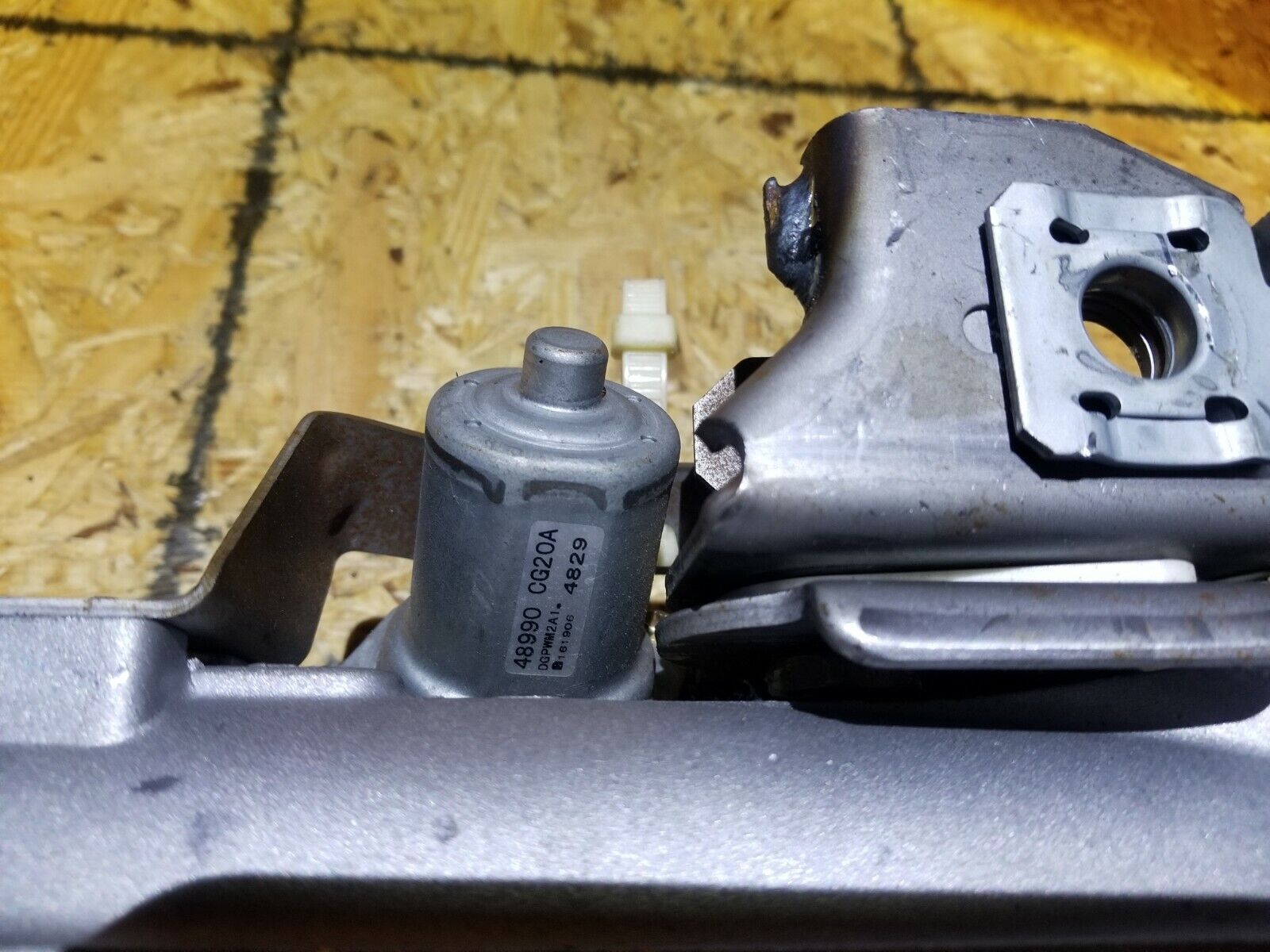 2005 Infiniti G35 AWD Steering Column with Motors - OEM Replacement Part - Perfect for DIY Repairs & Vehicle Maintenance