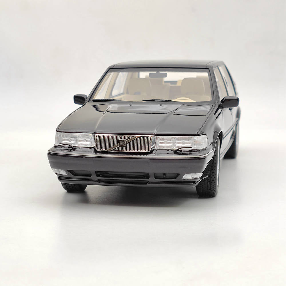 1/18 Scale Volvo S90 Royal Level 3 1998 Blackberry Resin Model Car - Purple Collectible Toy Car Gift for Adults & Kids | Display, Collection, Birthday Present