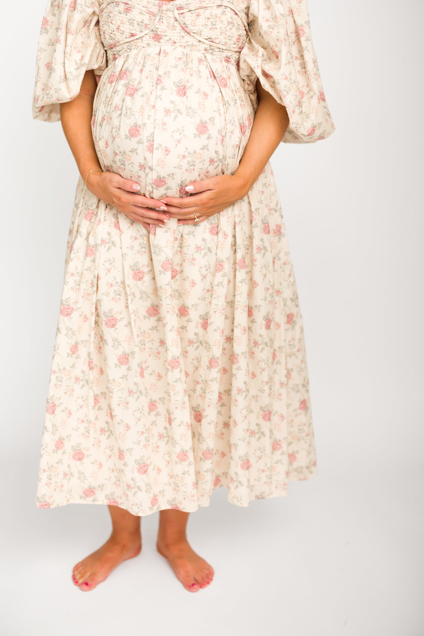 Harlow Maxi Dress in Off White Floral - Bump Friendly Maternity Dress & Inclusive Sizing (S-3XL) | Perfect for Pregnancy, Beach Vacations & Summer Weddings
