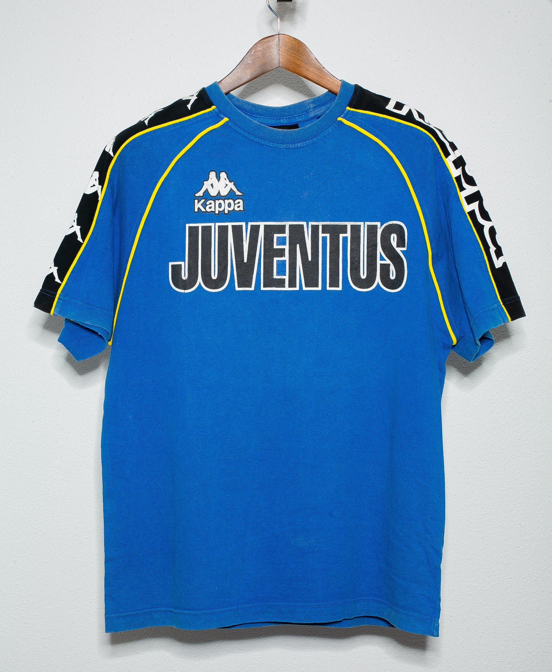 1995 Juventus Training Top - Vintage Soccer Jersey for Men - Perfect for Fans, Collectors & Retro Sports Enthusiasts - Ideal for Match Days, Workouts & Casual Wear