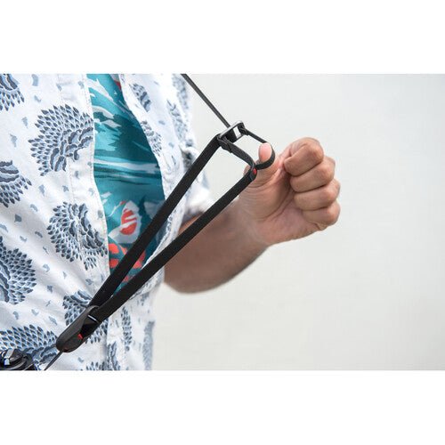 Peak Design Leash Camera Strap (Black) - Adjustable & Comfortable DSLR/SLR Shoulder Strap for Photographers - Perfect for Travel, Hiking & Outdoor Photography