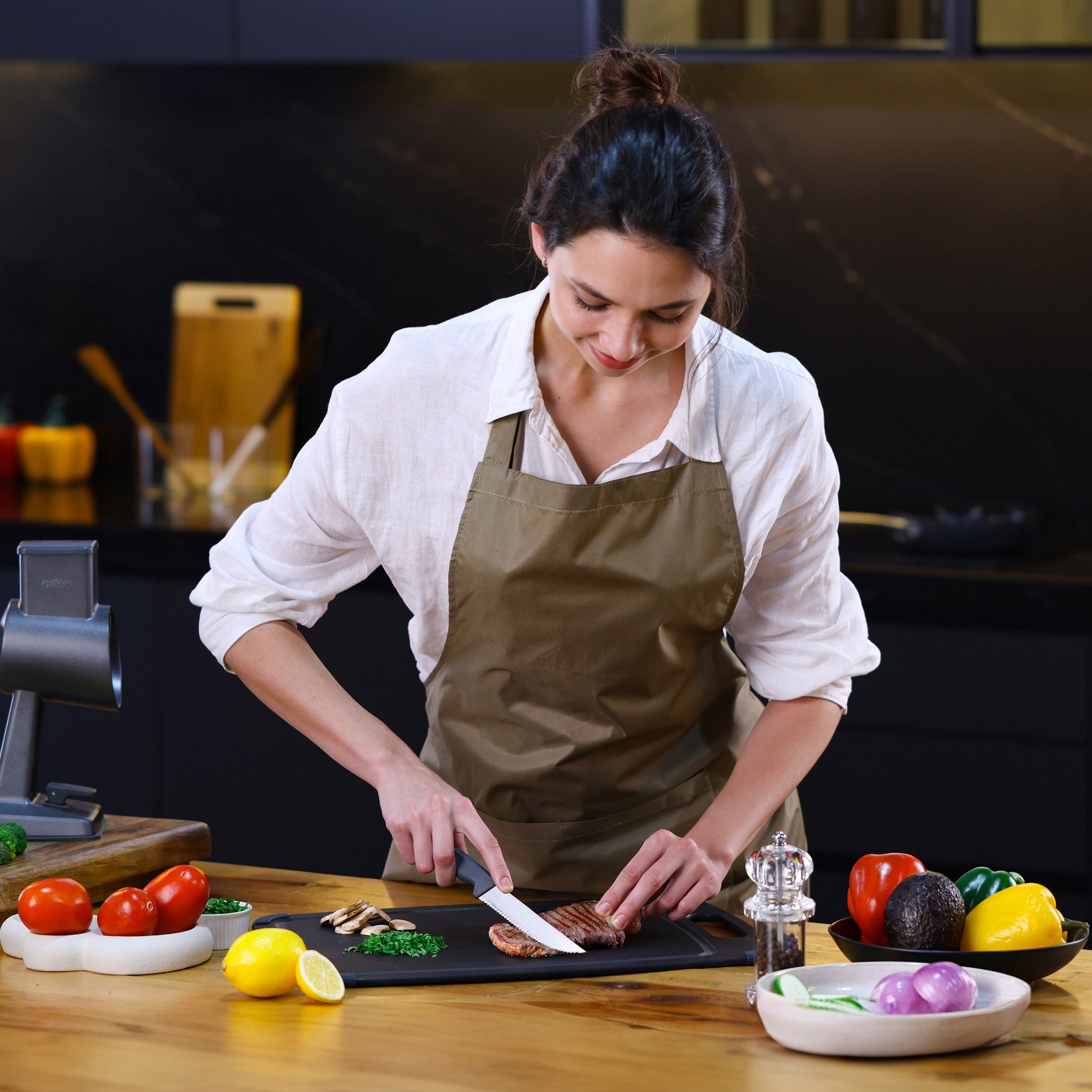 Premium Serrated Steak Knife Set - 11cm / 4.5 Inch Sharp Blades for Perfect Cuts - Ideal for Home Dining, BBQ Parties & Restaurant Use