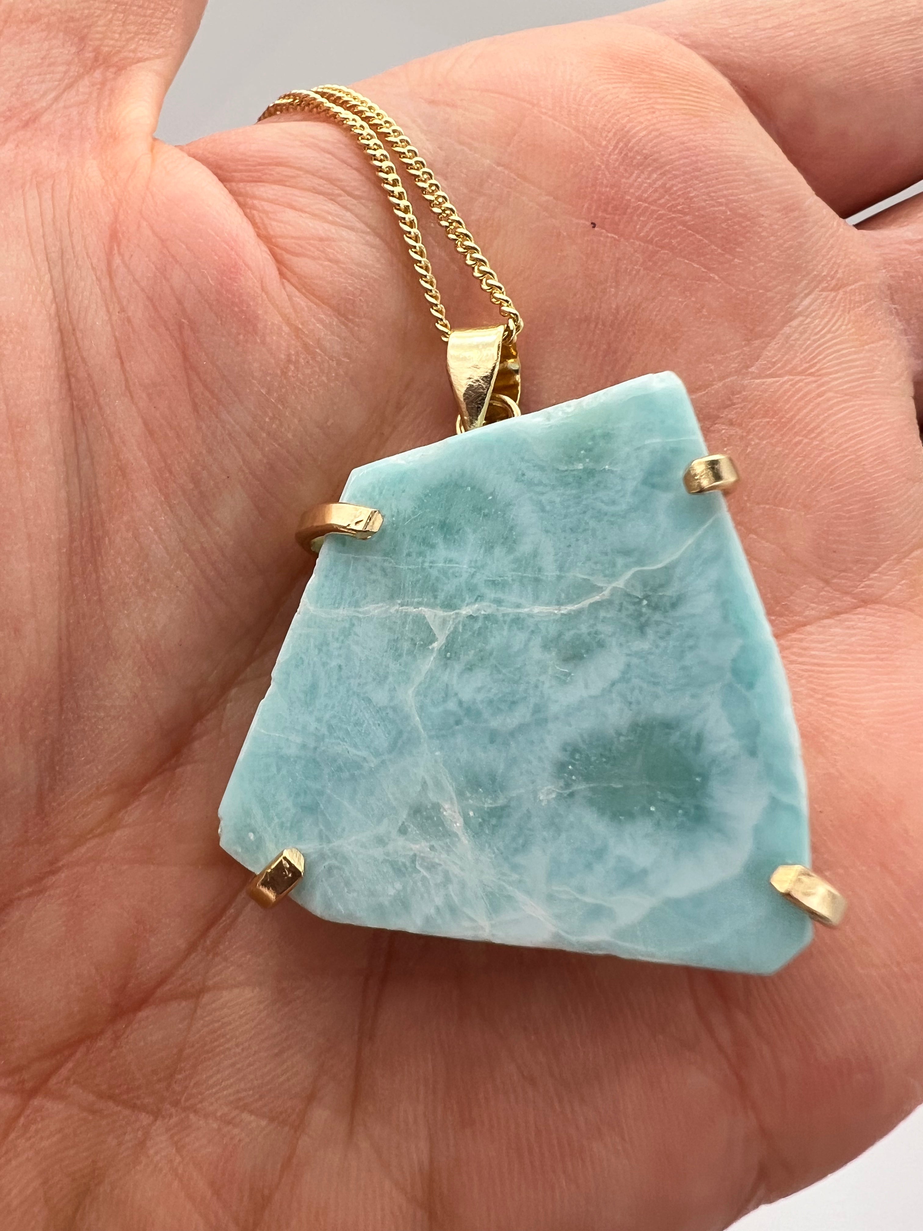 Vergoldete Larimar Halskette - Crystal and Sage Jewelry | Healing Stone Necklace for Women | Perfect for Meditation, Yoga & Spiritual Gifts