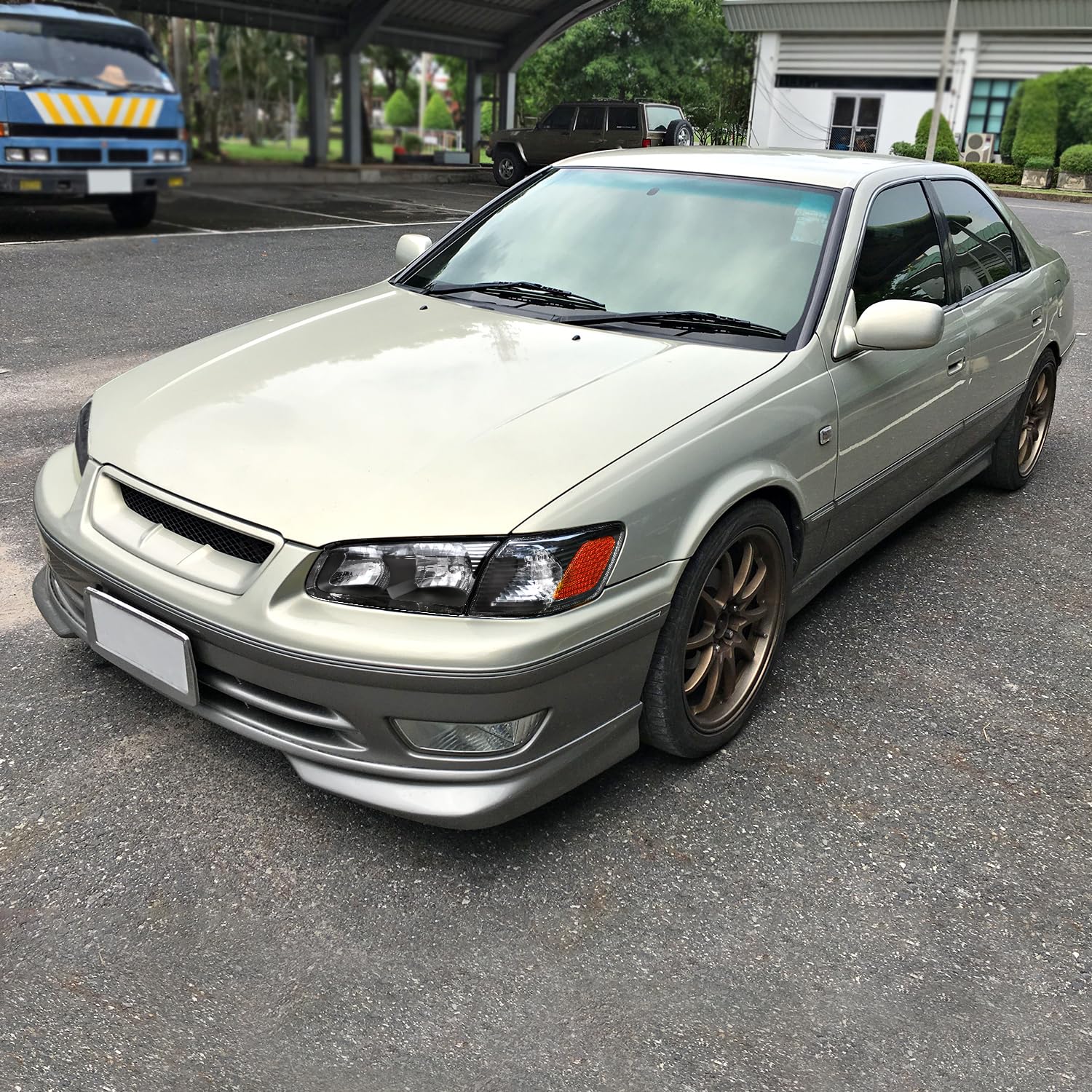 Spec-D Tuning Black Headlights & Corner Lights for 2000-2001 Toyota Camry - Left & Right Pair Headlight Lamp Assembly - Upgrade Your Ride for Night Driving & Enhanced Style