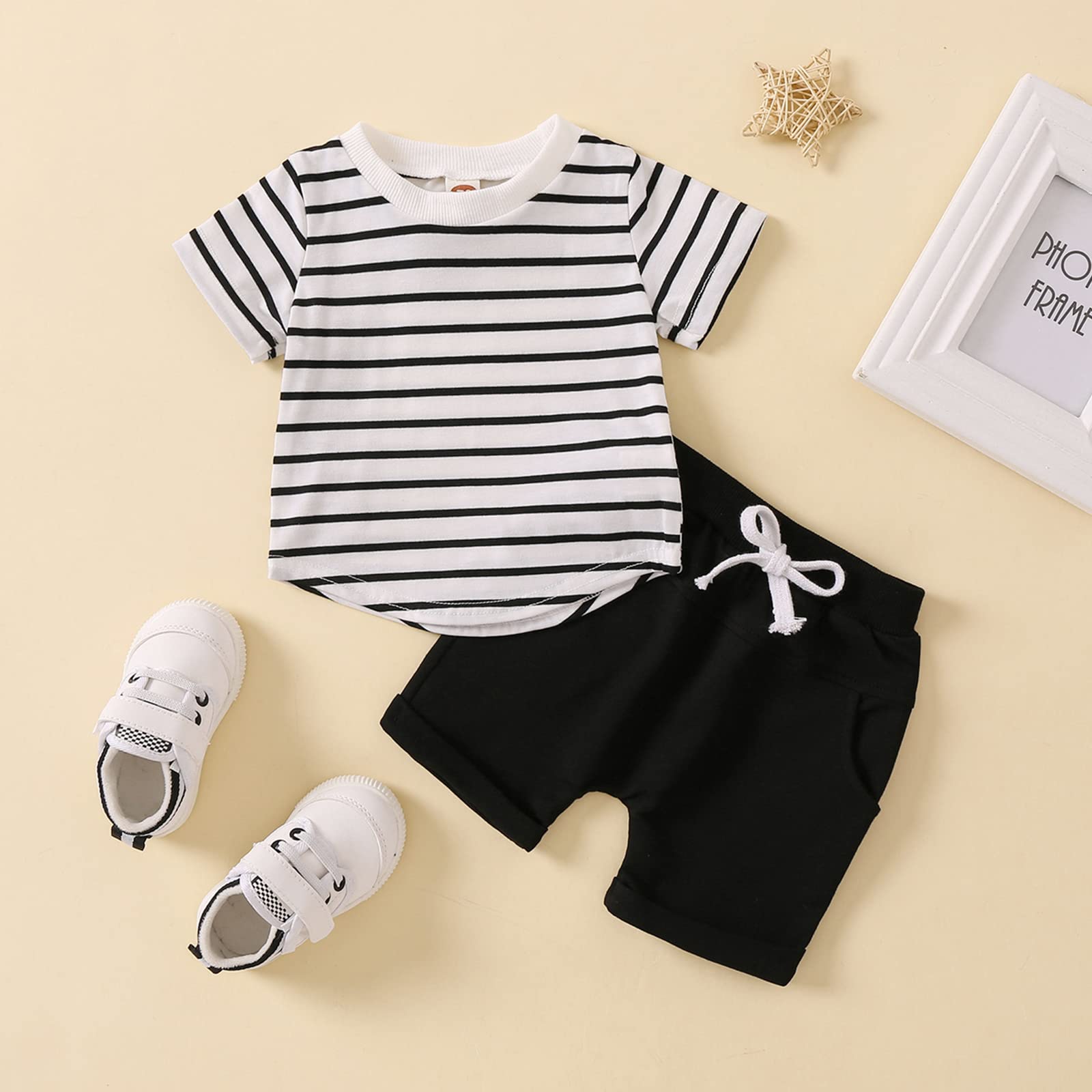 **Boys' Summer Outfit Set - Short Sleeve T-Shirt & Shorts for Toddlers | Comfortable & Stylish Playwear for Outdoor Activities**