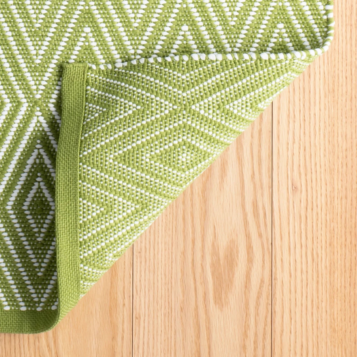 Premium Diamond Handwoven Indoor/Outdoor Area Rug - Sprout Green & White Boho Chic Design | Perfect for Living Room, Bedroom, Patio & Nursery Decor