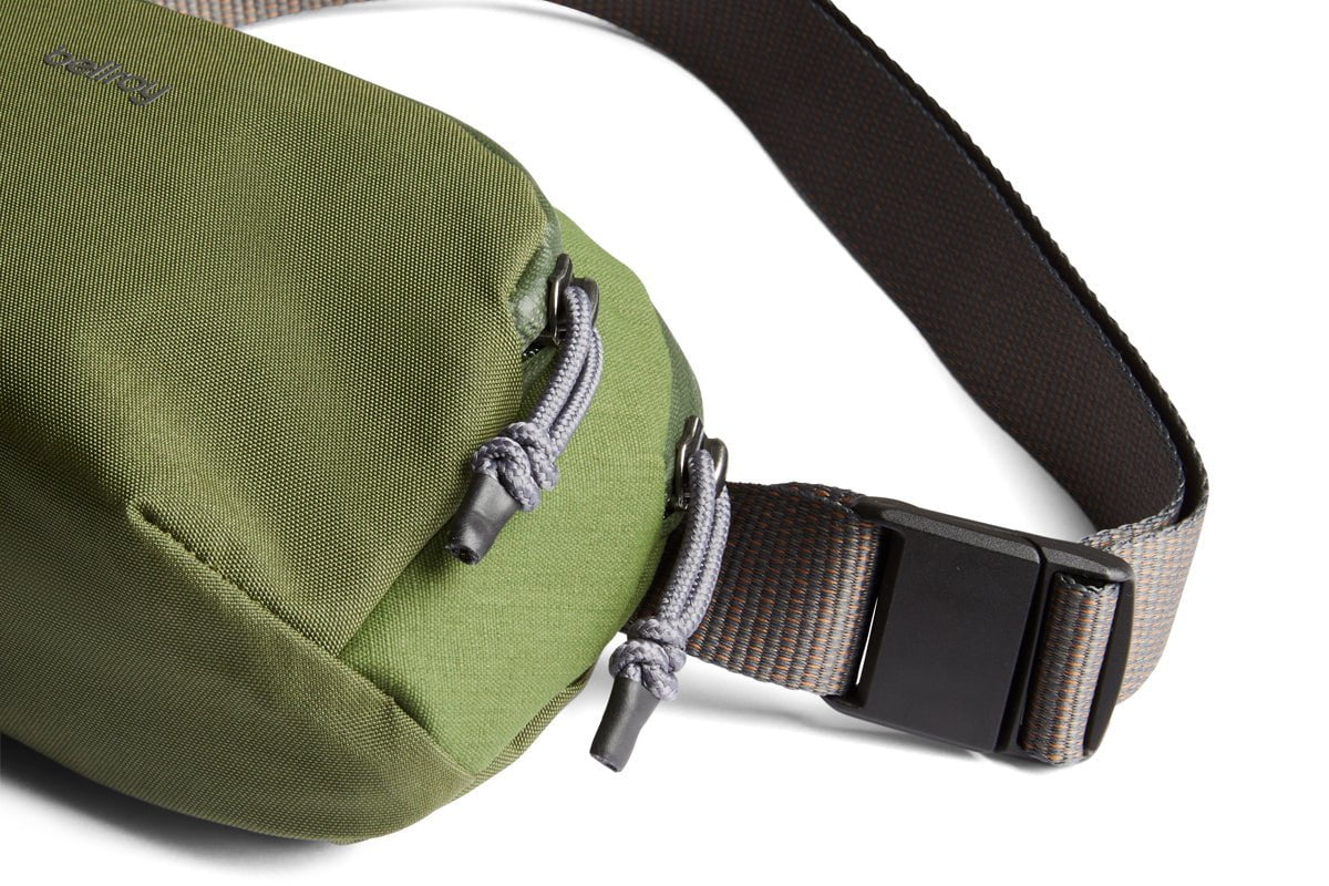 Bellroy Venture Hip Pack 1.5L - Water-Resistant Waist Bag for Travel, Hiking & Everyday Use - Compact Crossbody Fanny Pack with Adjustable Strap (Black)