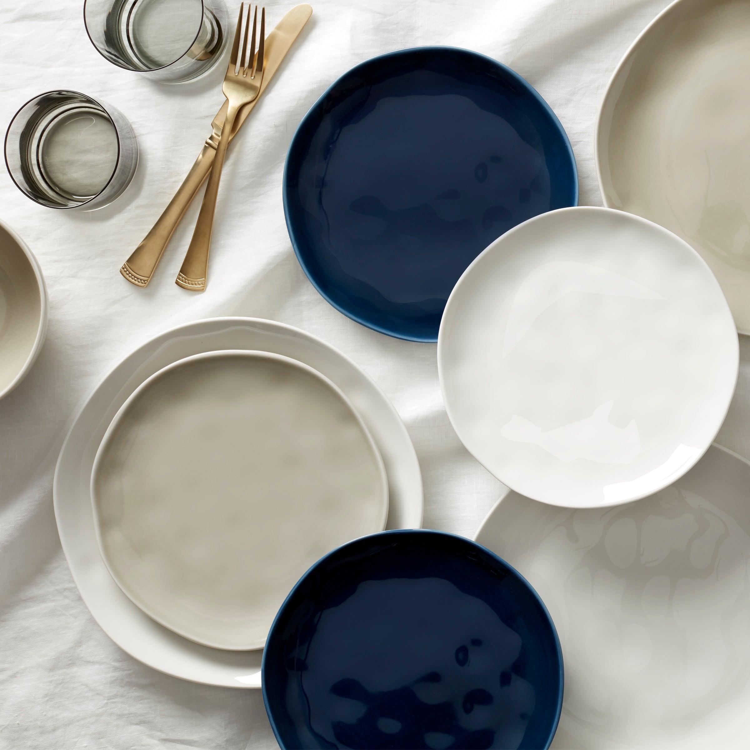 Bay Colors Blue Dinner Plates Set of 4 - Elegant Ceramic Plates for Everyday Dining, Parties & Entertaining