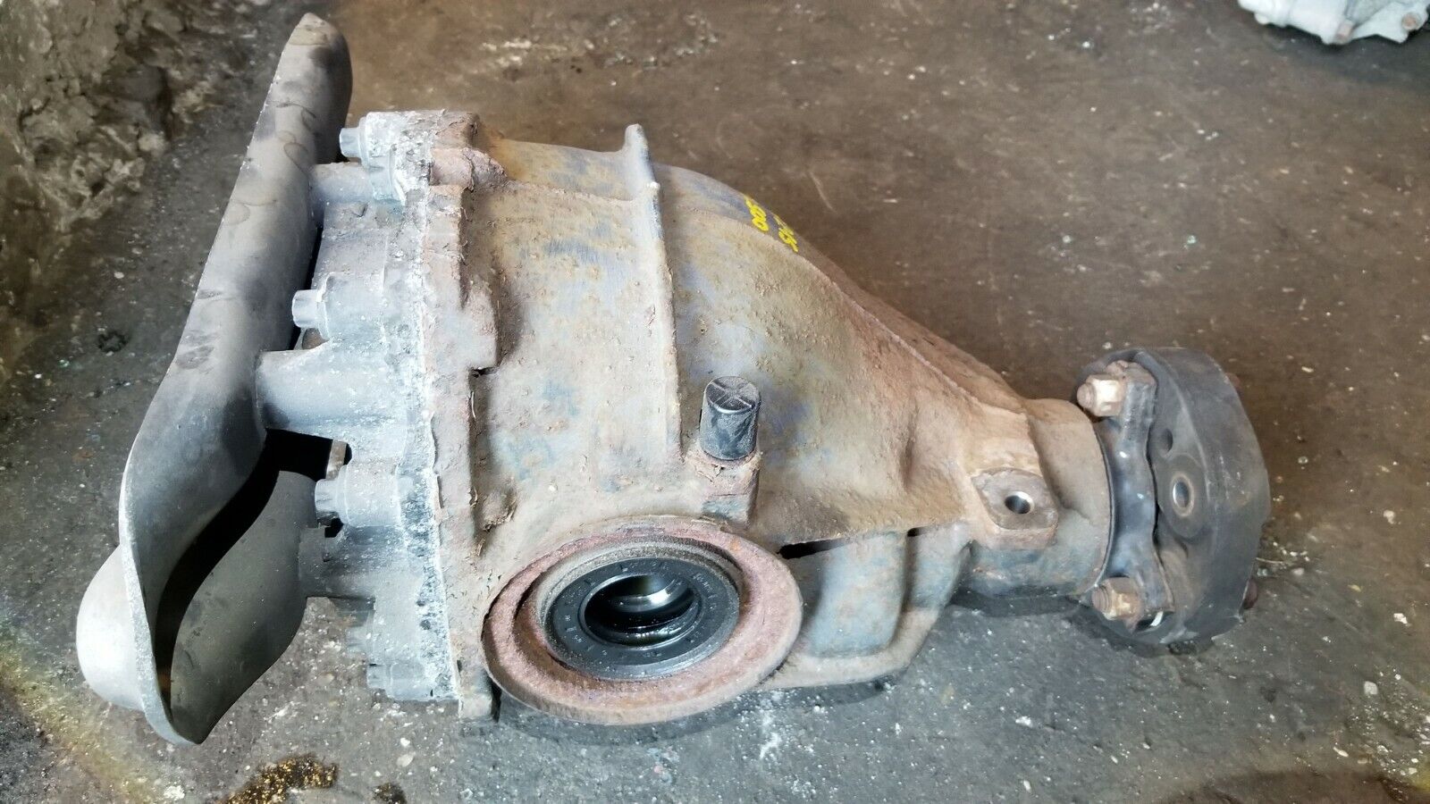 2002-2006 Mercedes CL500 W215 OEM Rear Differential Carrier Assembly - Perfect for Drivetrain Repair & Performance Upgrades