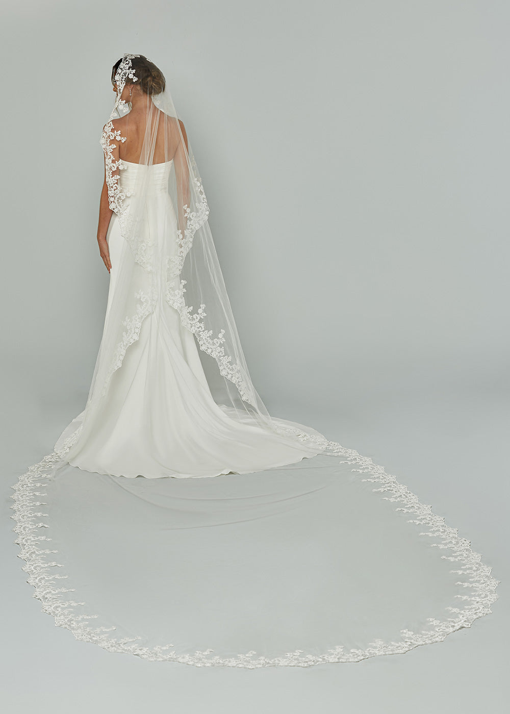 V1016 Mantilla Veil with Scallop Lace Edge - Elegant Spanish Wedding Veil for Brides, Church Ceremonies & First Communion