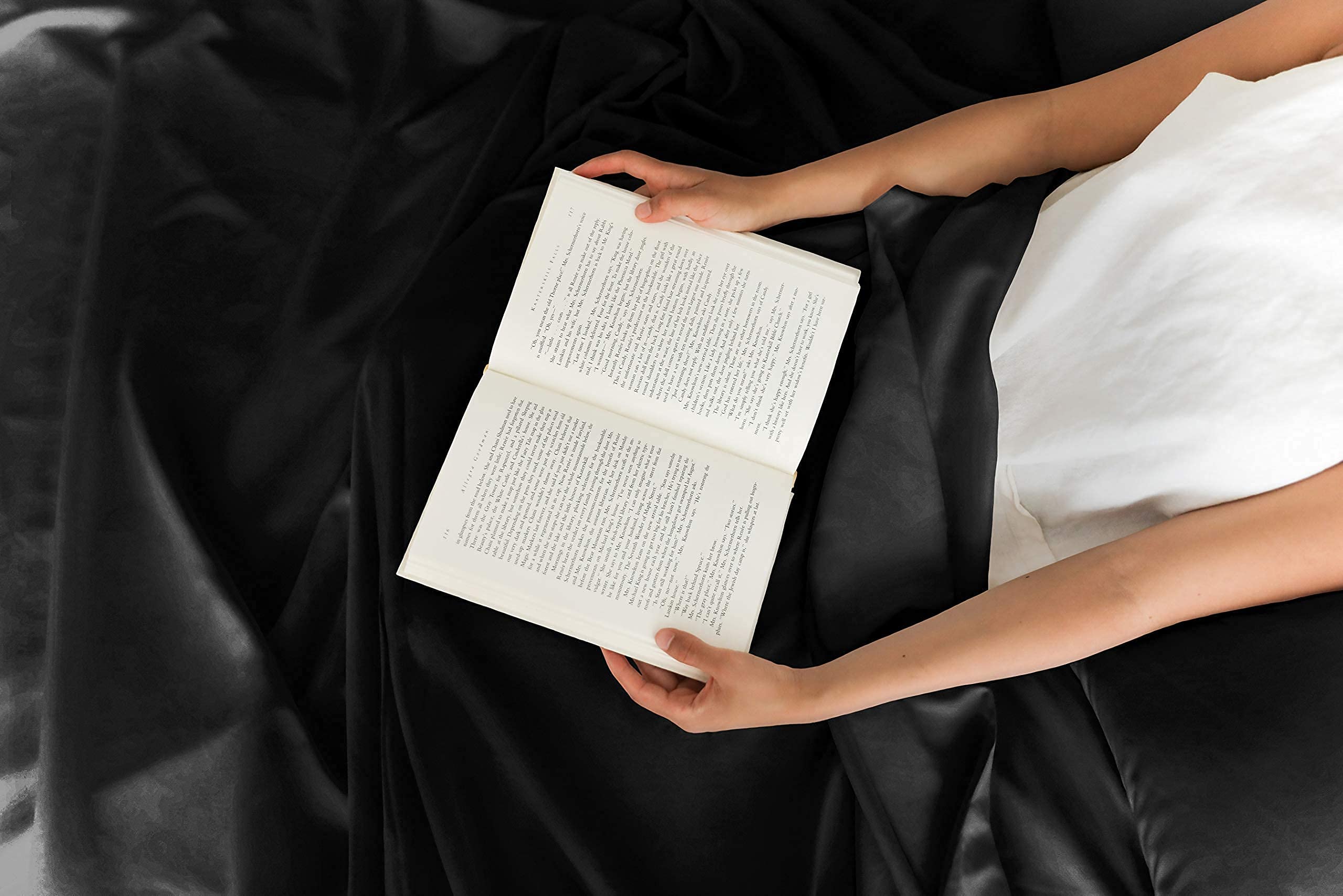 Luxury 100% Cotton Damask 400 Thread Count Queen Size 4-Piece Bed Sheet Set - Deep Pocket Fits Mattress Up to 30 Inches - Soft & Breathable for All Seasons - Perfect for Master Bedroom, Guest Room, or Vacation Home - Black